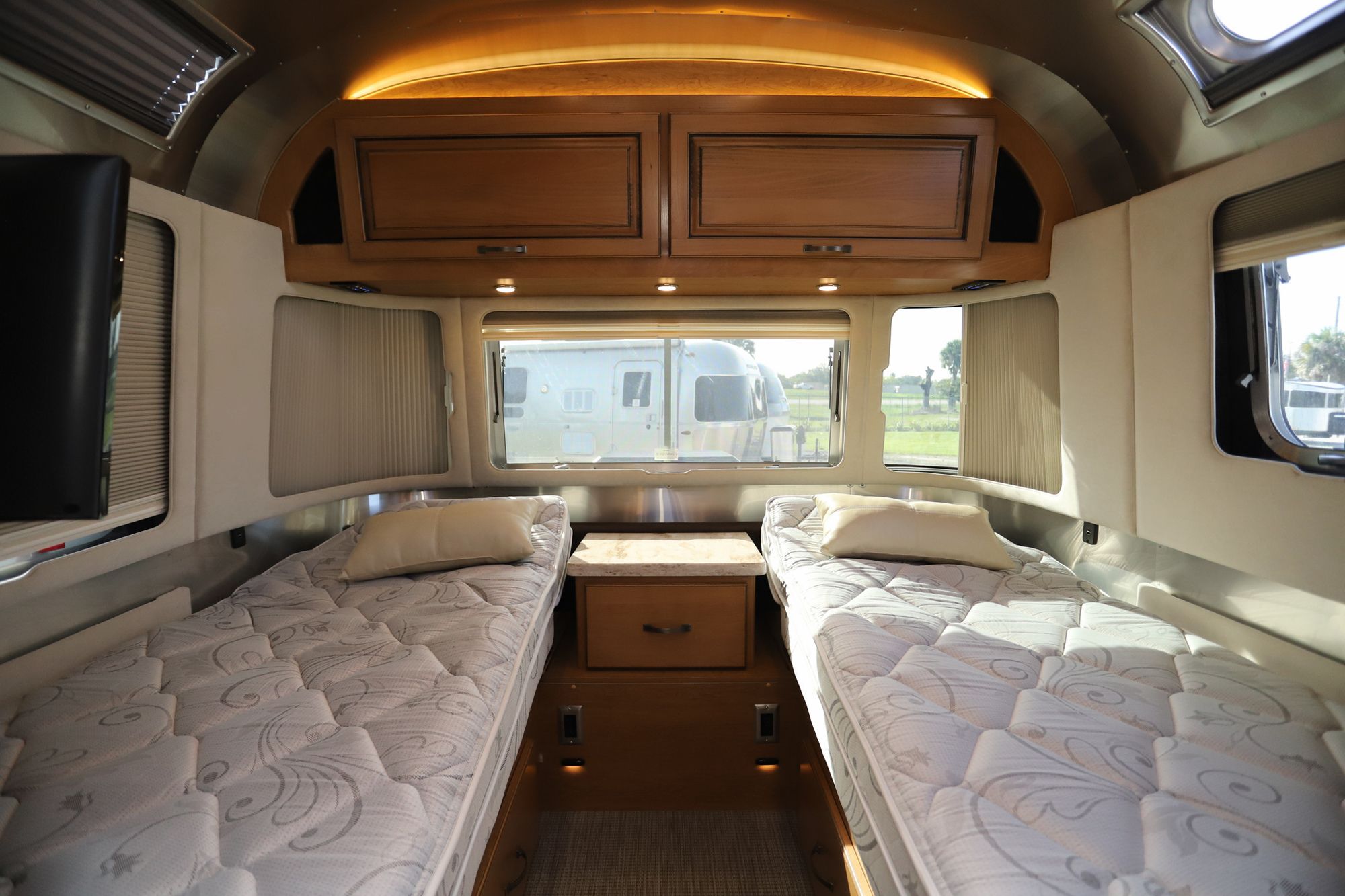 Used 2018 Airstream Classic 33FB Travel Trailer  For Sale