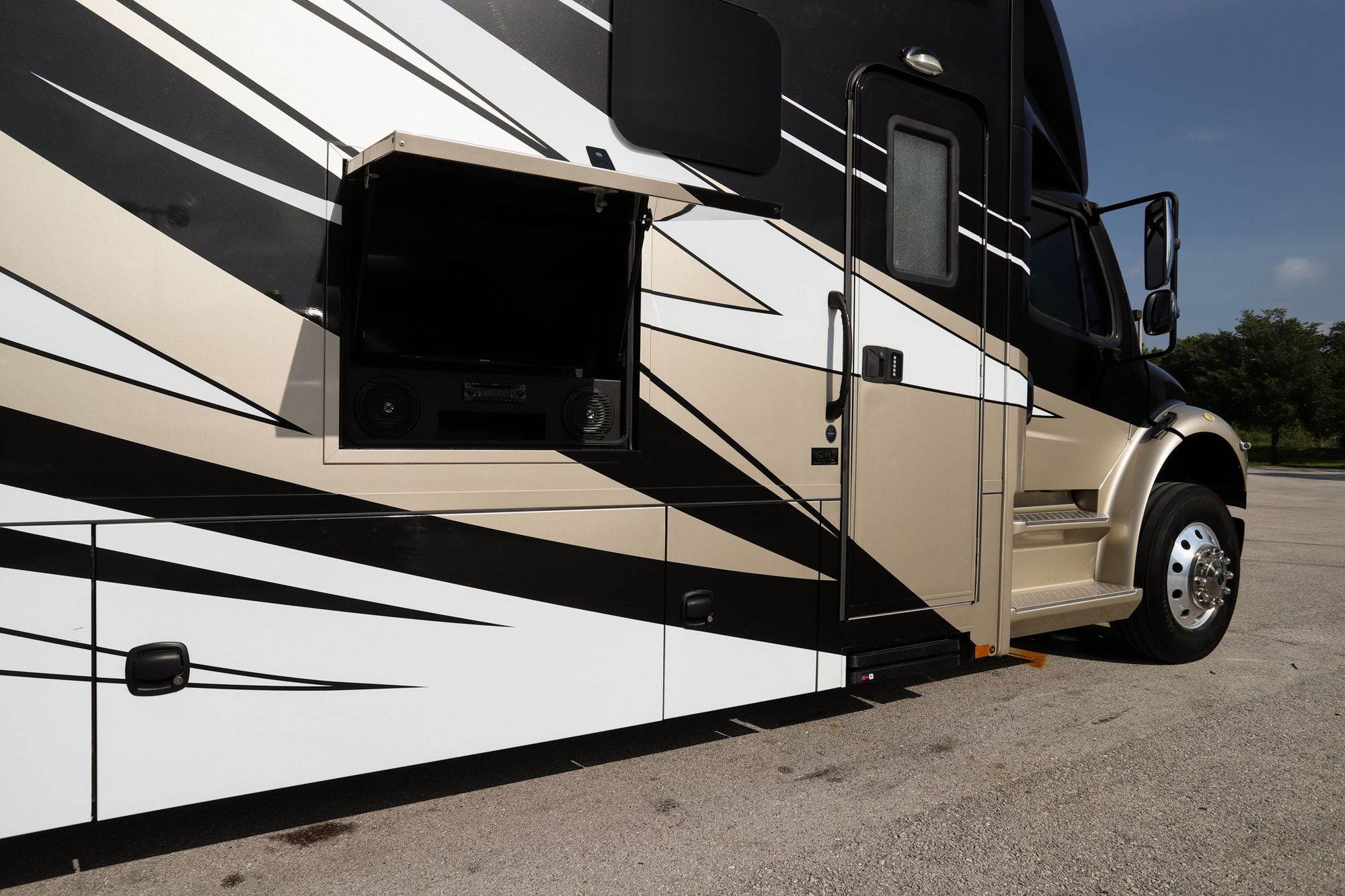 Used 2020 Renegade Rv Verona 36VSB Super C  For Sale