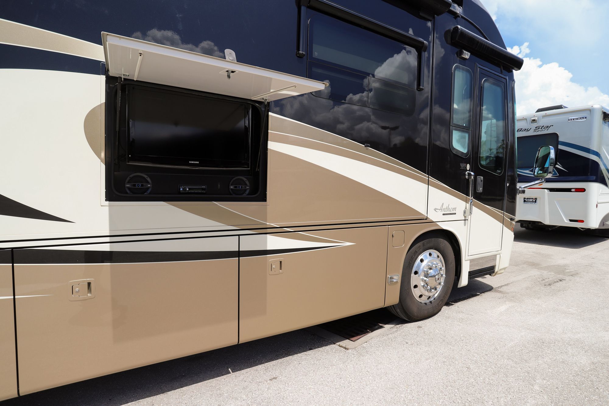 Used 2013 Entegra Anthem 44DLQ Class A  For Sale