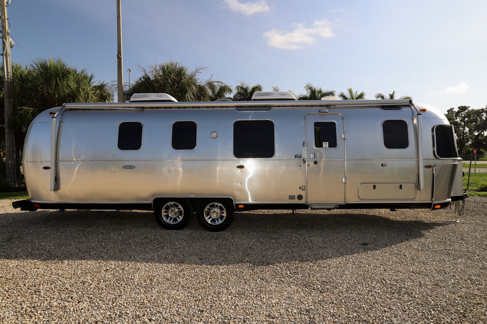 Used 2018 Airstream Classic 33FB Travel Trailer  For Sale