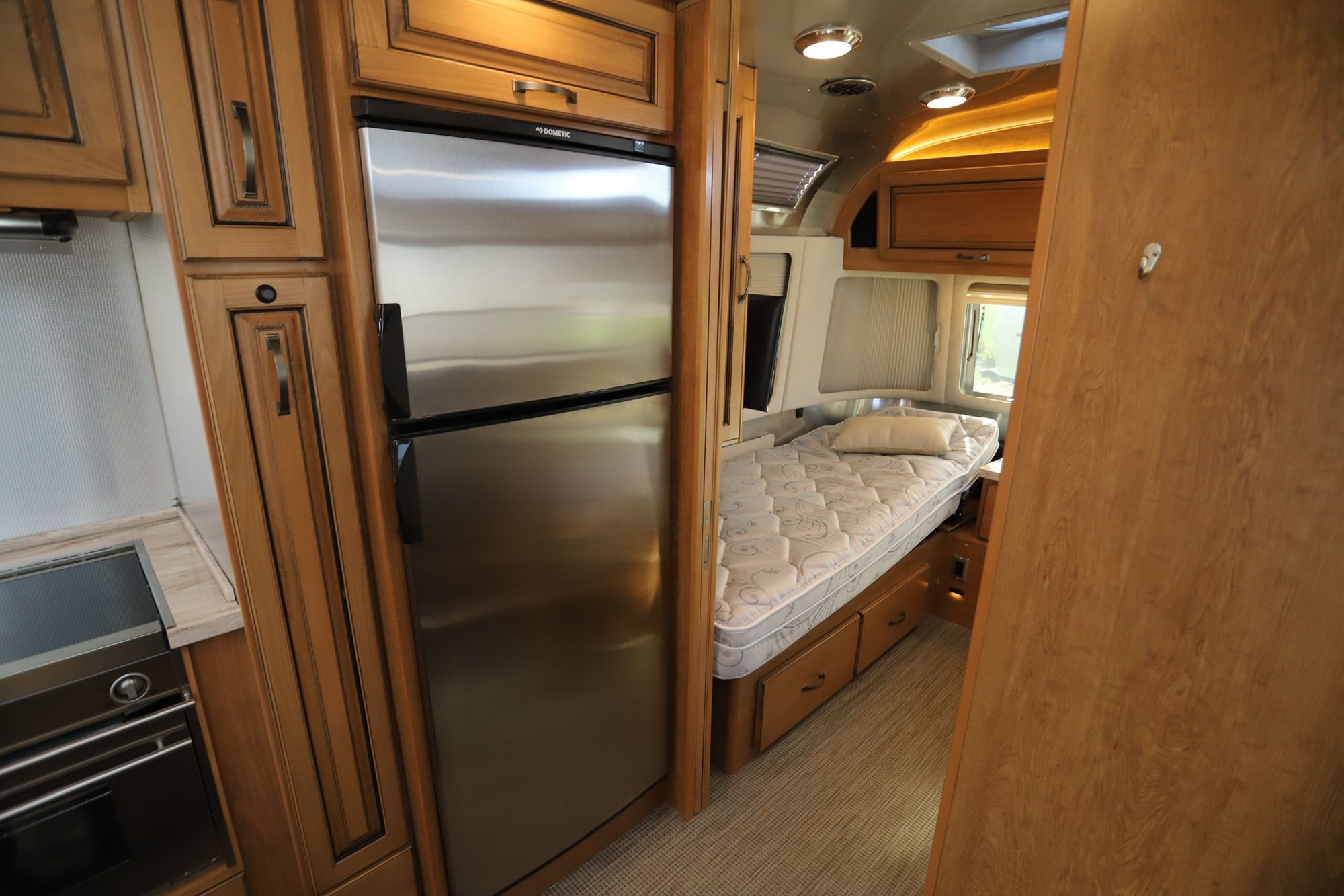 Used 2018 Airstream Classic 33FB Travel Trailer  For Sale