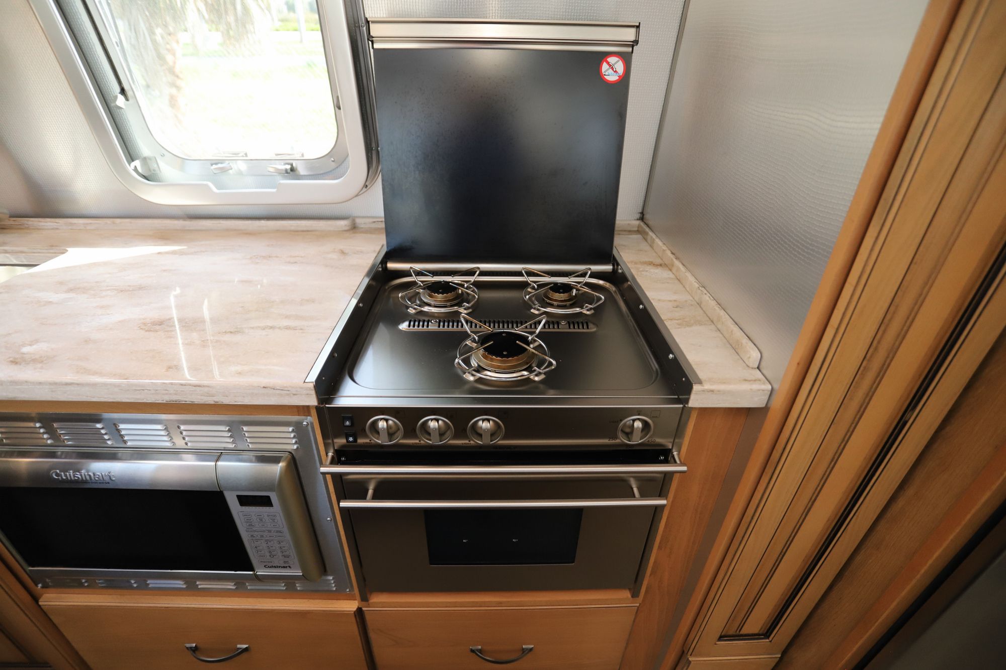 Used 2018 Airstream Classic 33FB Travel Trailer  For Sale