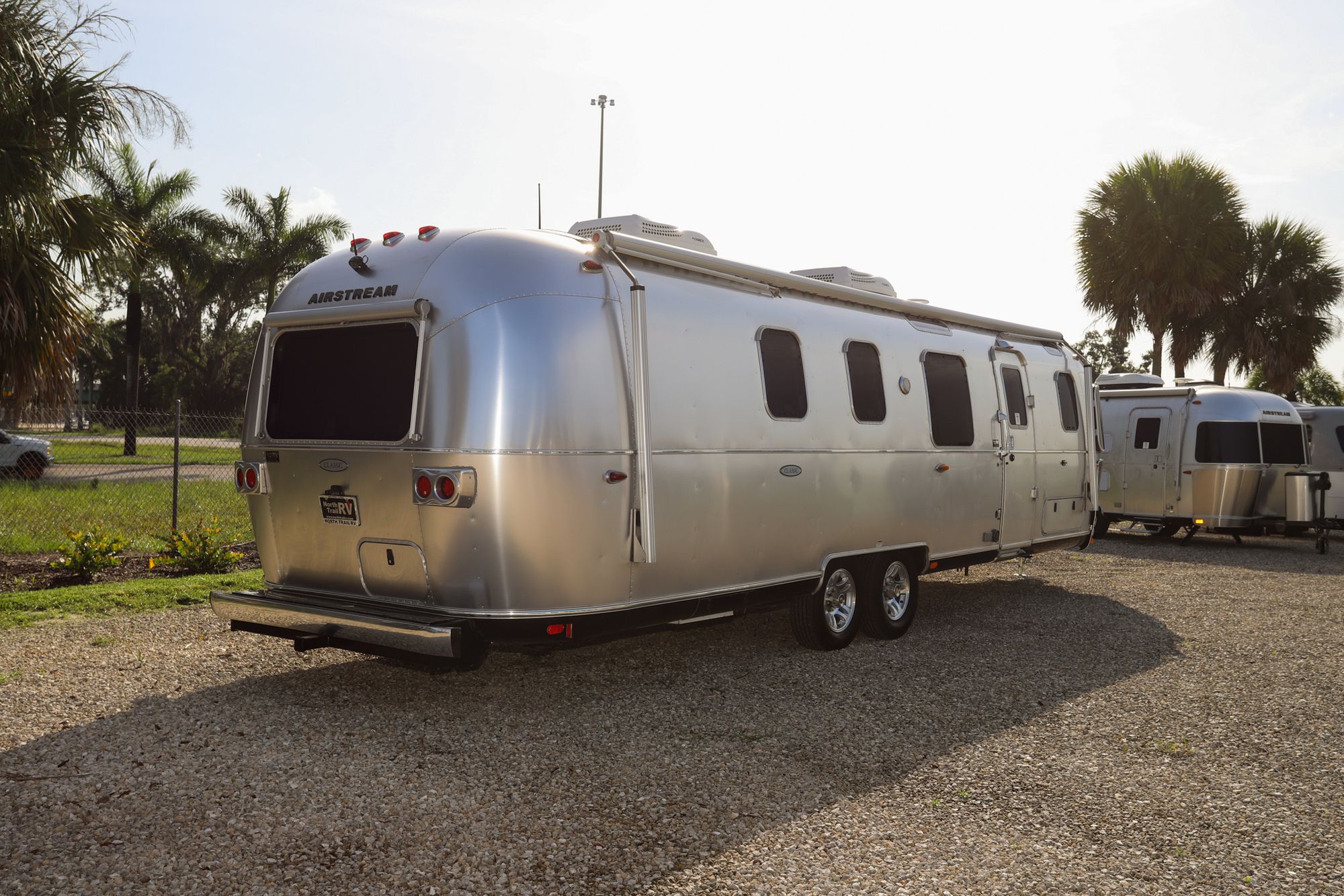 Used 2018 Airstream Classic 33FB Travel Trailer  For Sale