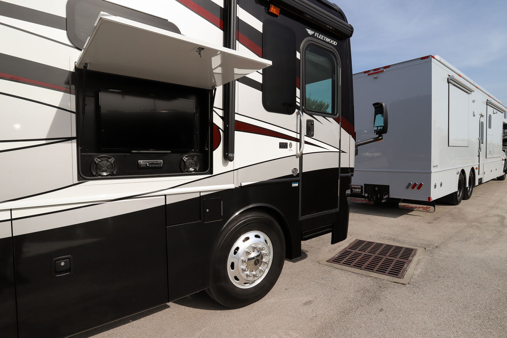 Used 2016 Fleetwood Pace Arrow Lxe 38K Class A  For Sale