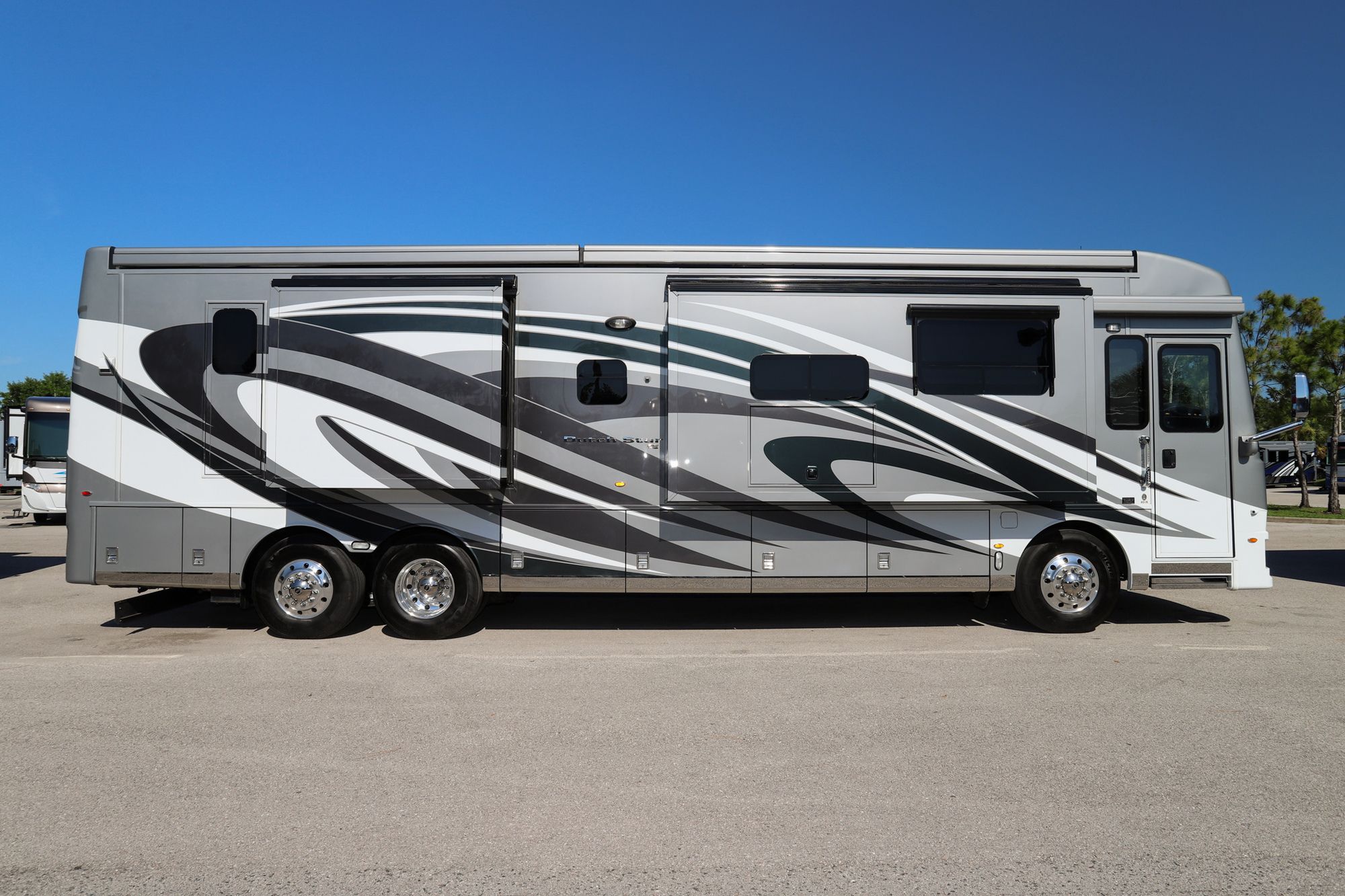 Used 2019 Newmar Dutch Star 4018 Class A  For Sale