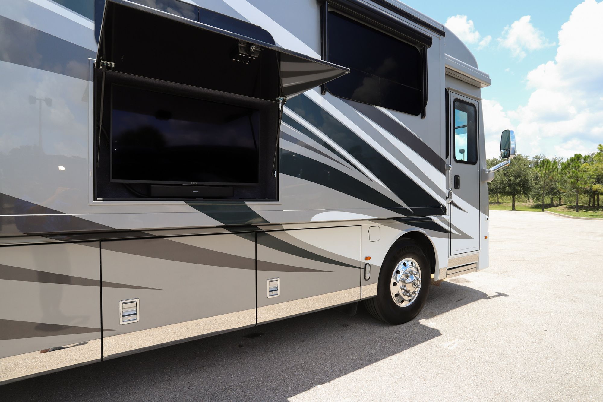 Used 2019 Newmar Dutch Star 4018 Class A  For Sale