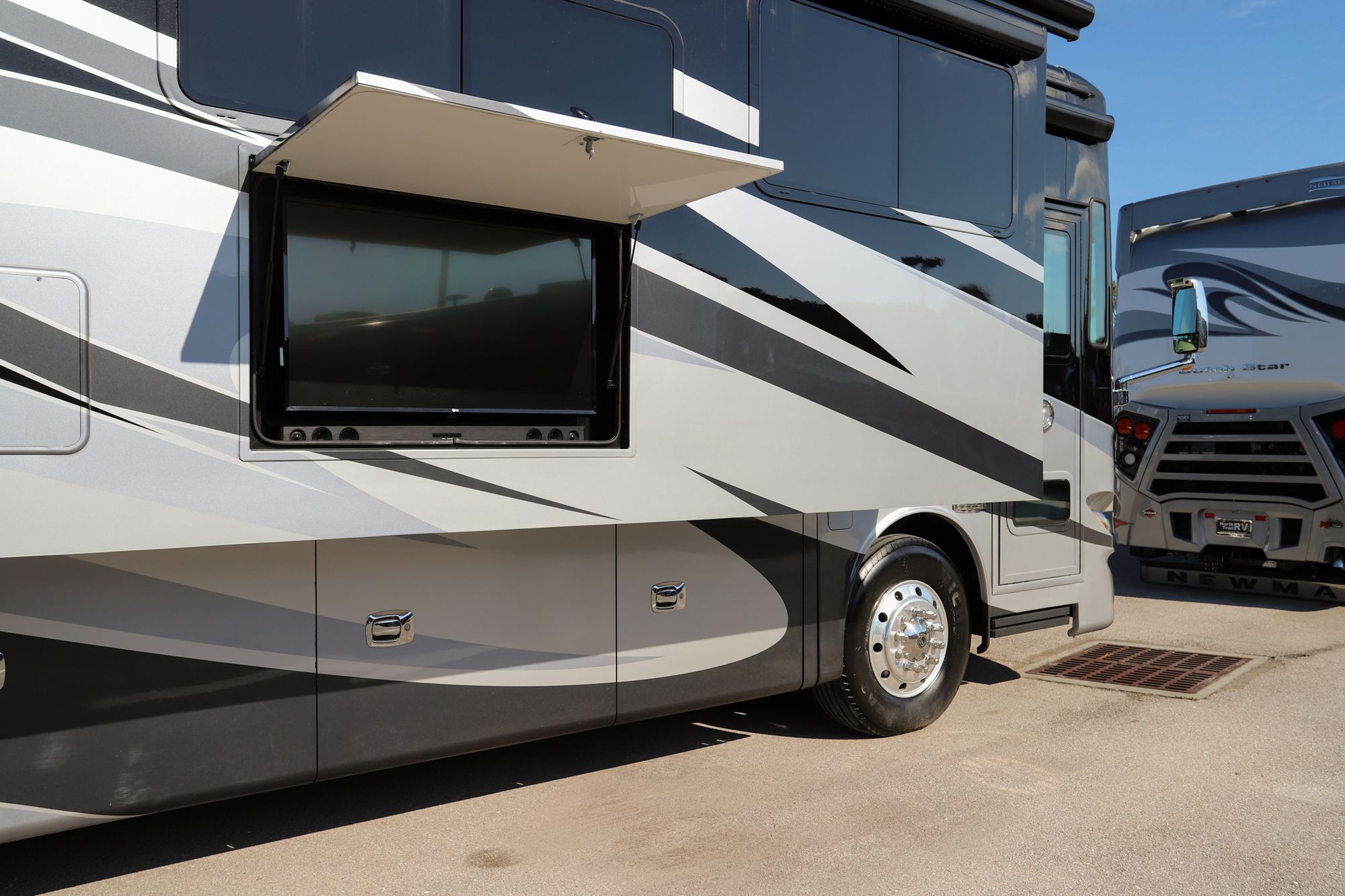 Used 2018 Tiffin Motor Homes Phaeton 40IH Class A  For Sale