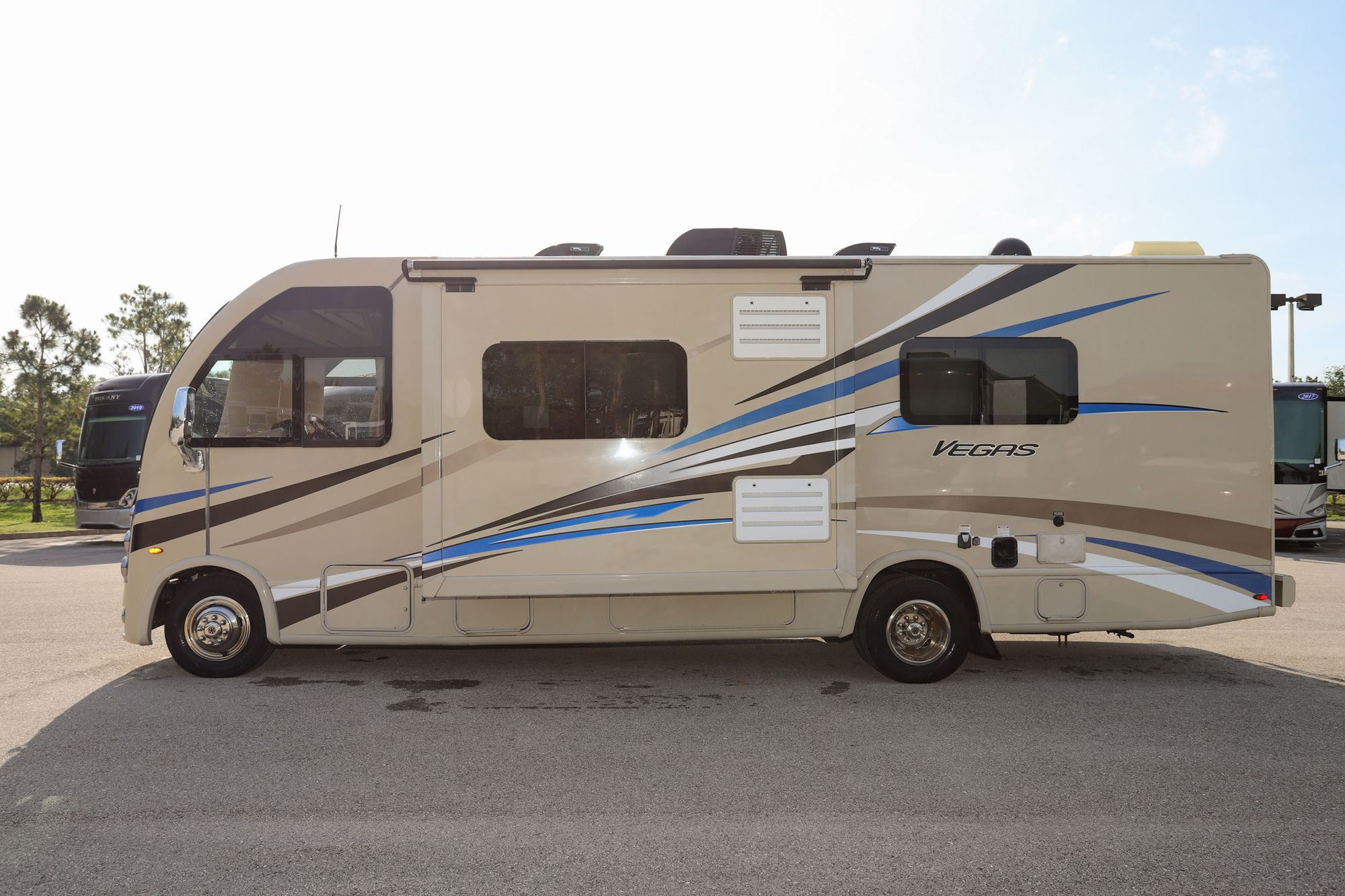 Used 2017 Thor Vegas 25.5 Class A  For Sale