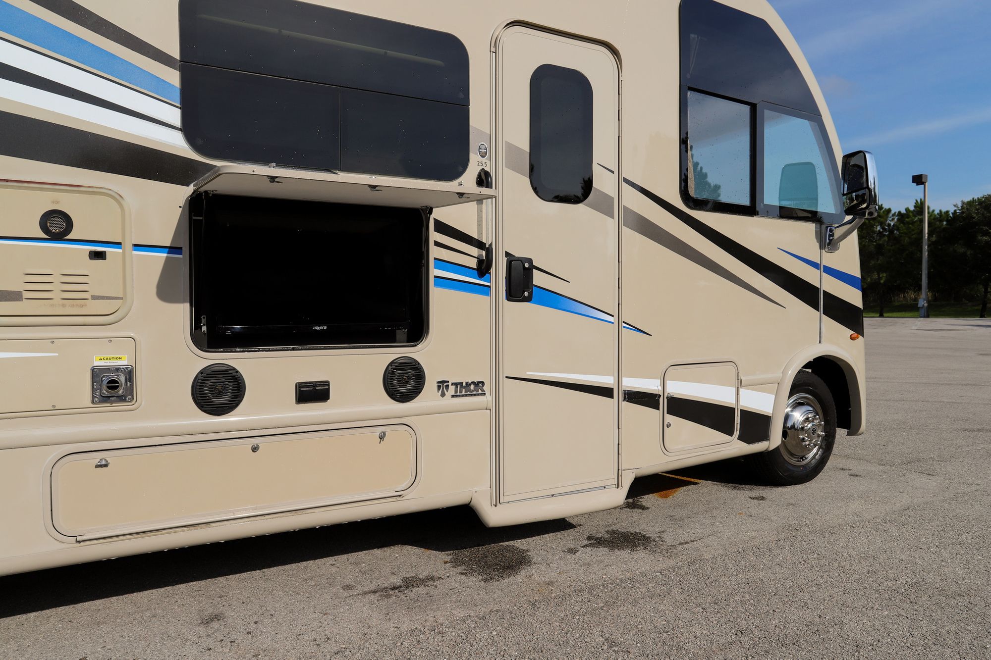 Used 2017 Thor Vegas 25.5 Class A  For Sale