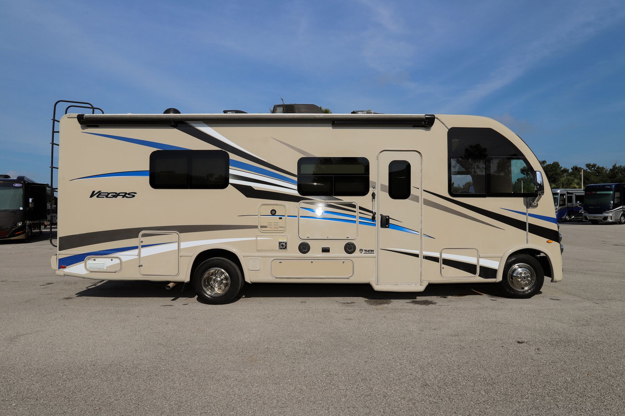 Used 2017 Thor Vegas 25.5 Class A  For Sale