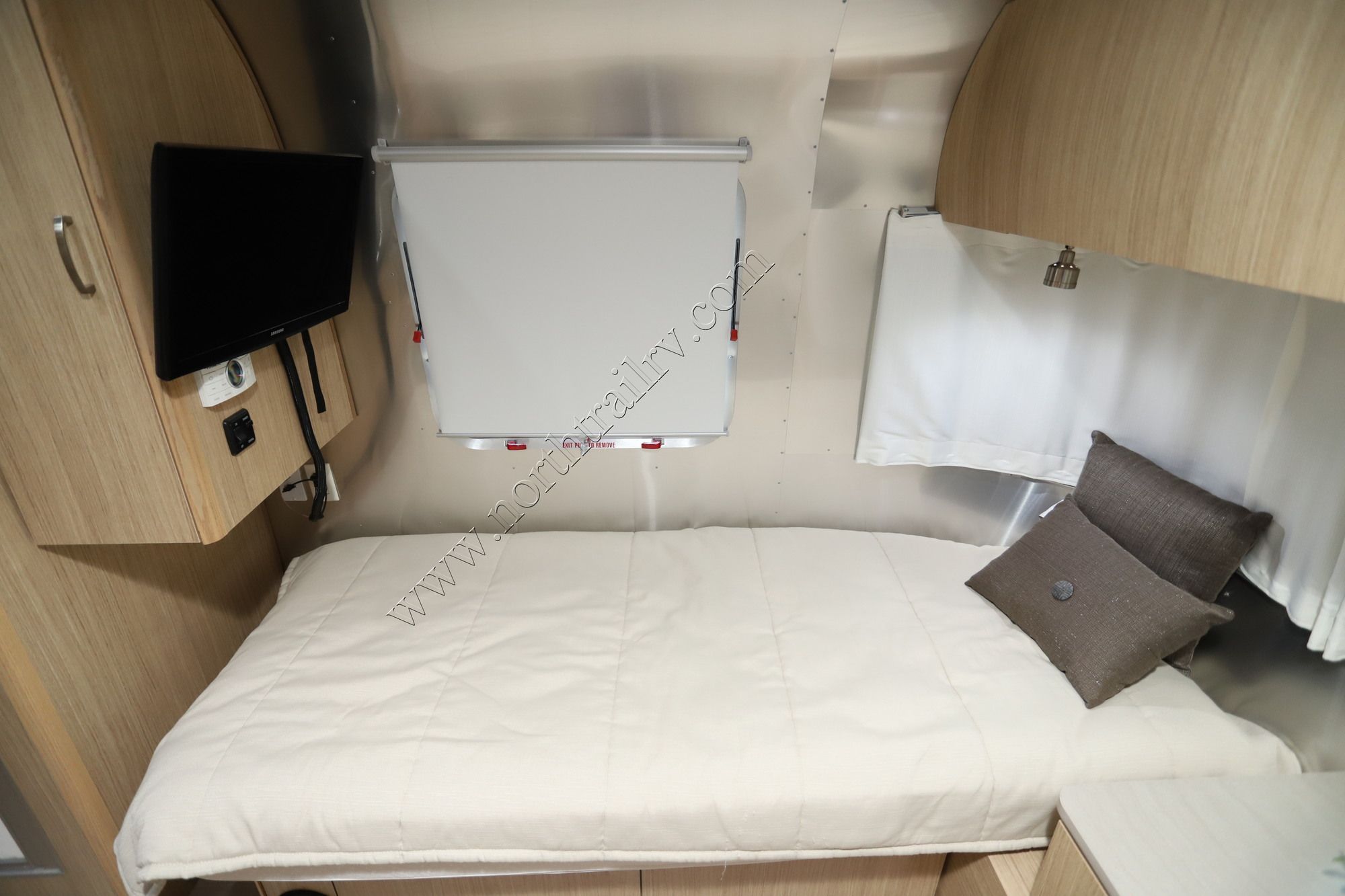 Used 2018 Airstream Flying Cloud 27FB Travel Trailer  For Sale