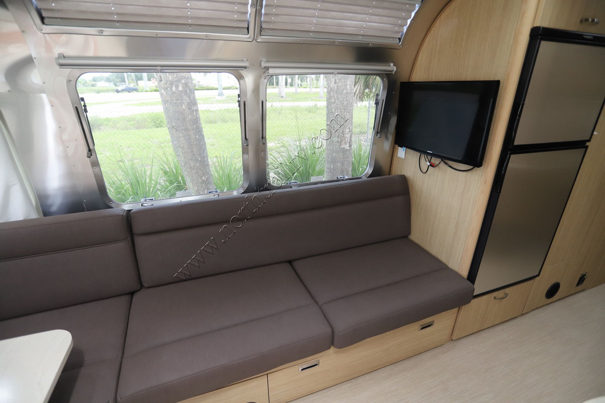 Used 2018 Airstream Flying Cloud 27FB Travel Trailer  For Sale