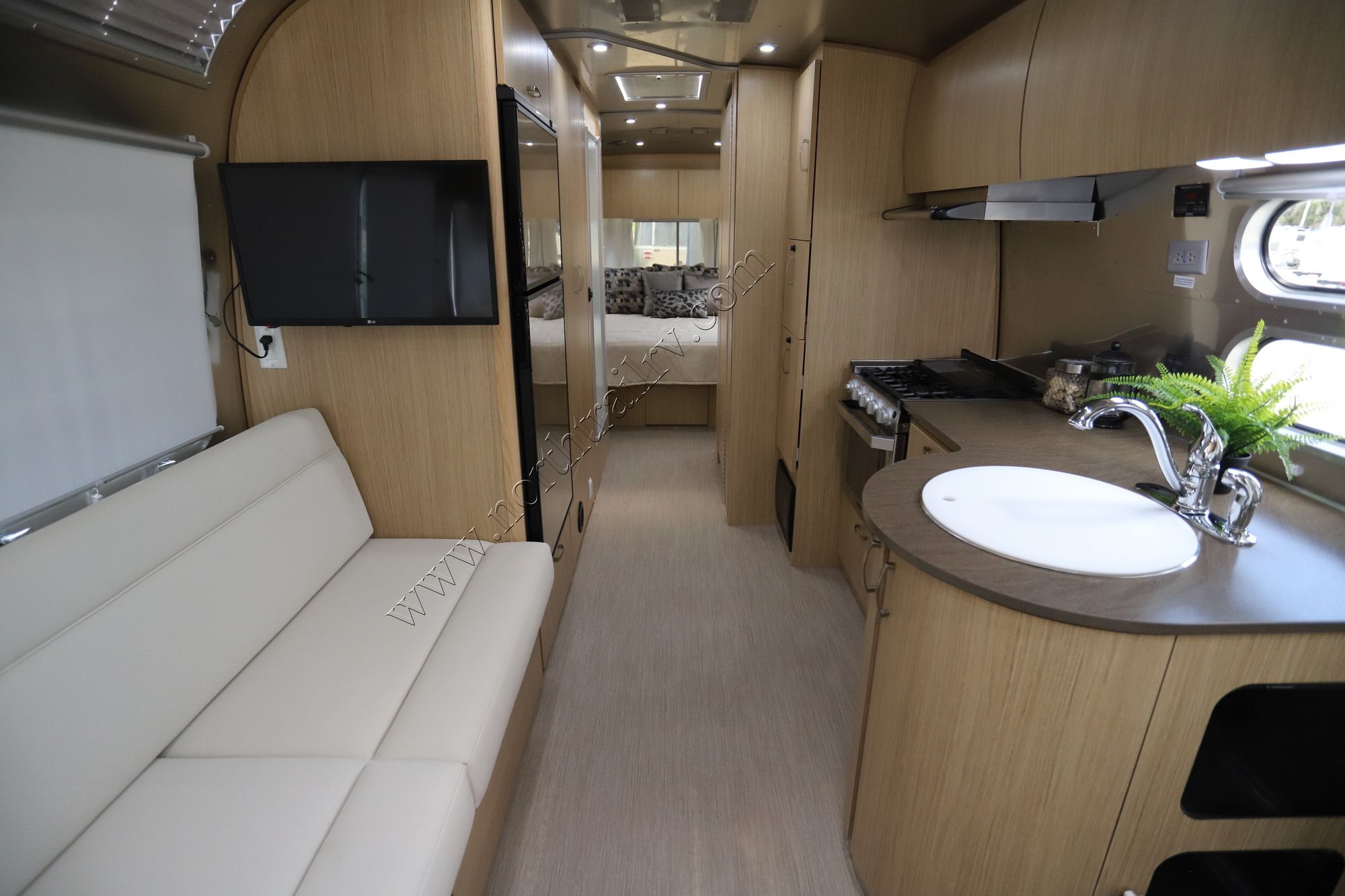 Used 2020 Airstream Flying Cloud 27FB Travel Trailer  For Sale