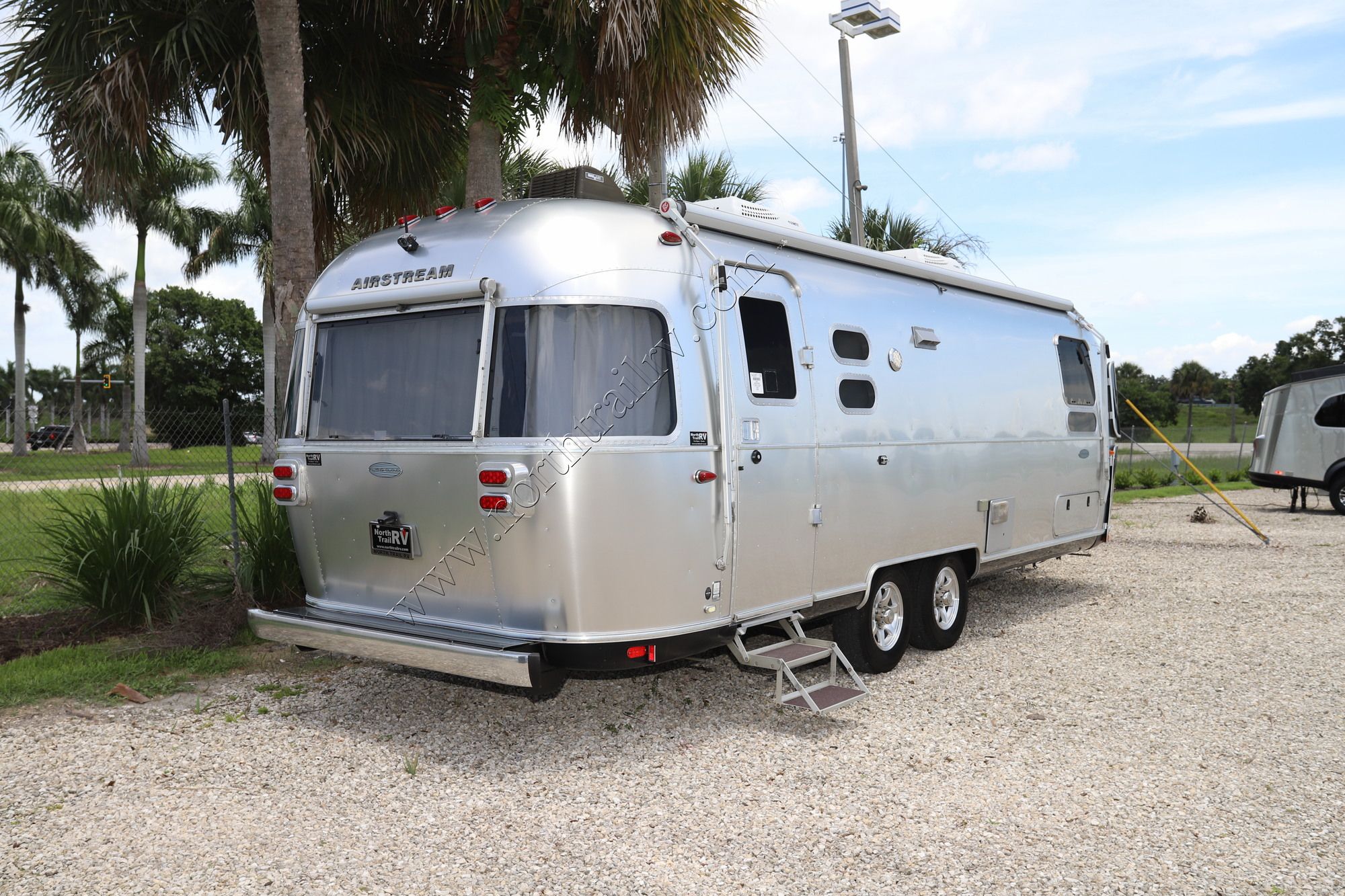 Used 2018 Airstream Flying Cloud 27FB Travel Trailer  For Sale