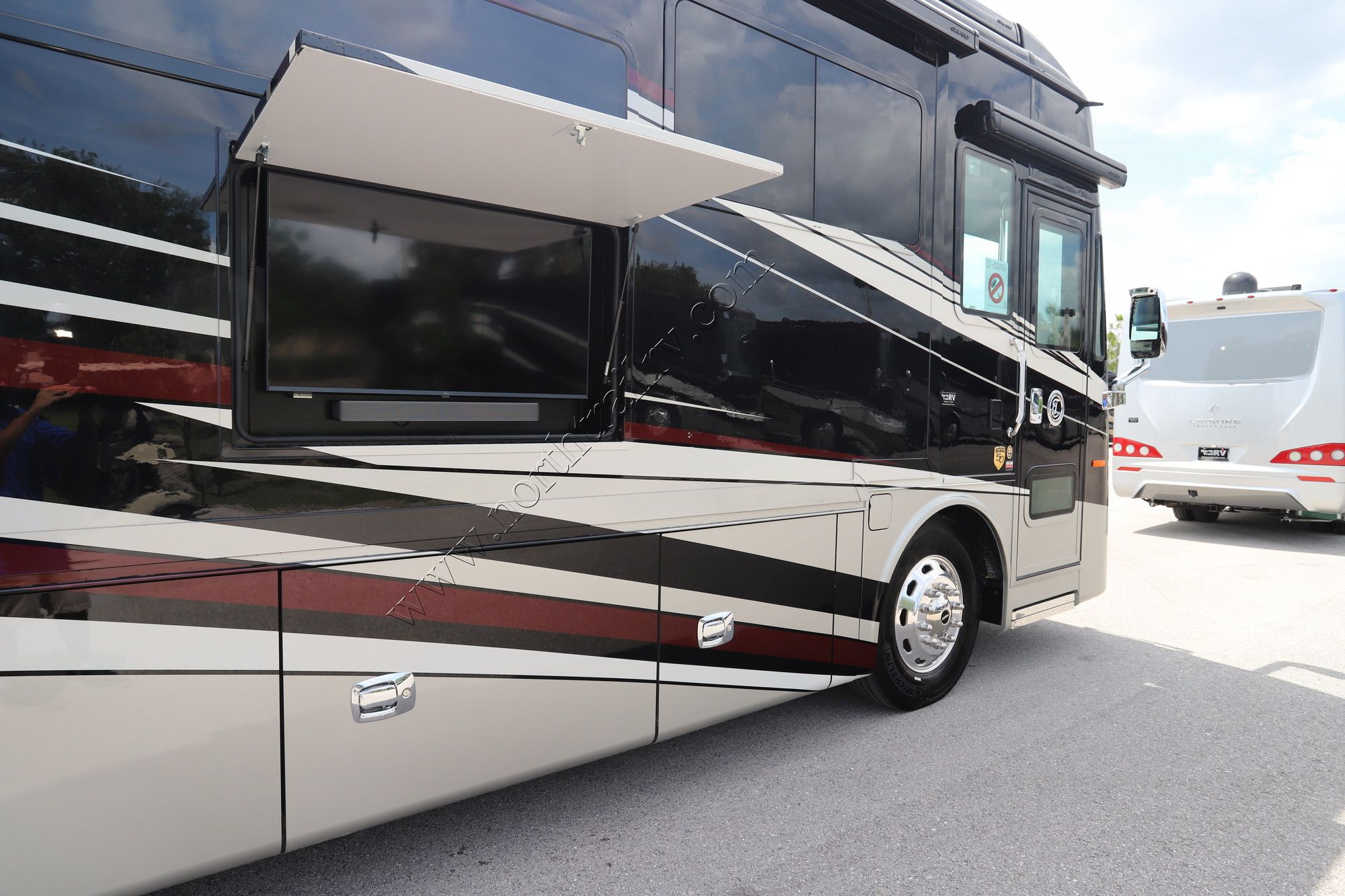 New 2022 Tiffin Motor Homes Phaeton 37BH Class A  For Sale