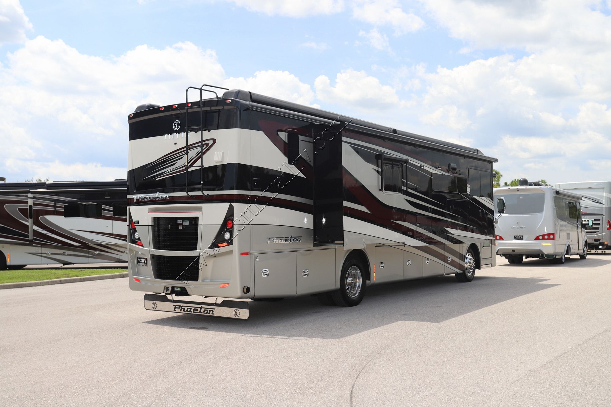 New 2022 Tiffin Motor Homes Phaeton 37BH Class A  For Sale