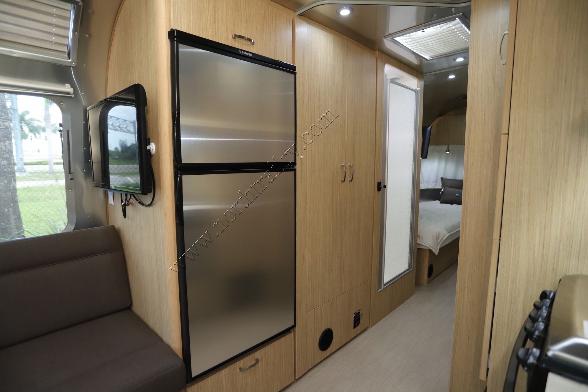 Used 2018 Airstream Flying Cloud 27FB Travel Trailer  For Sale