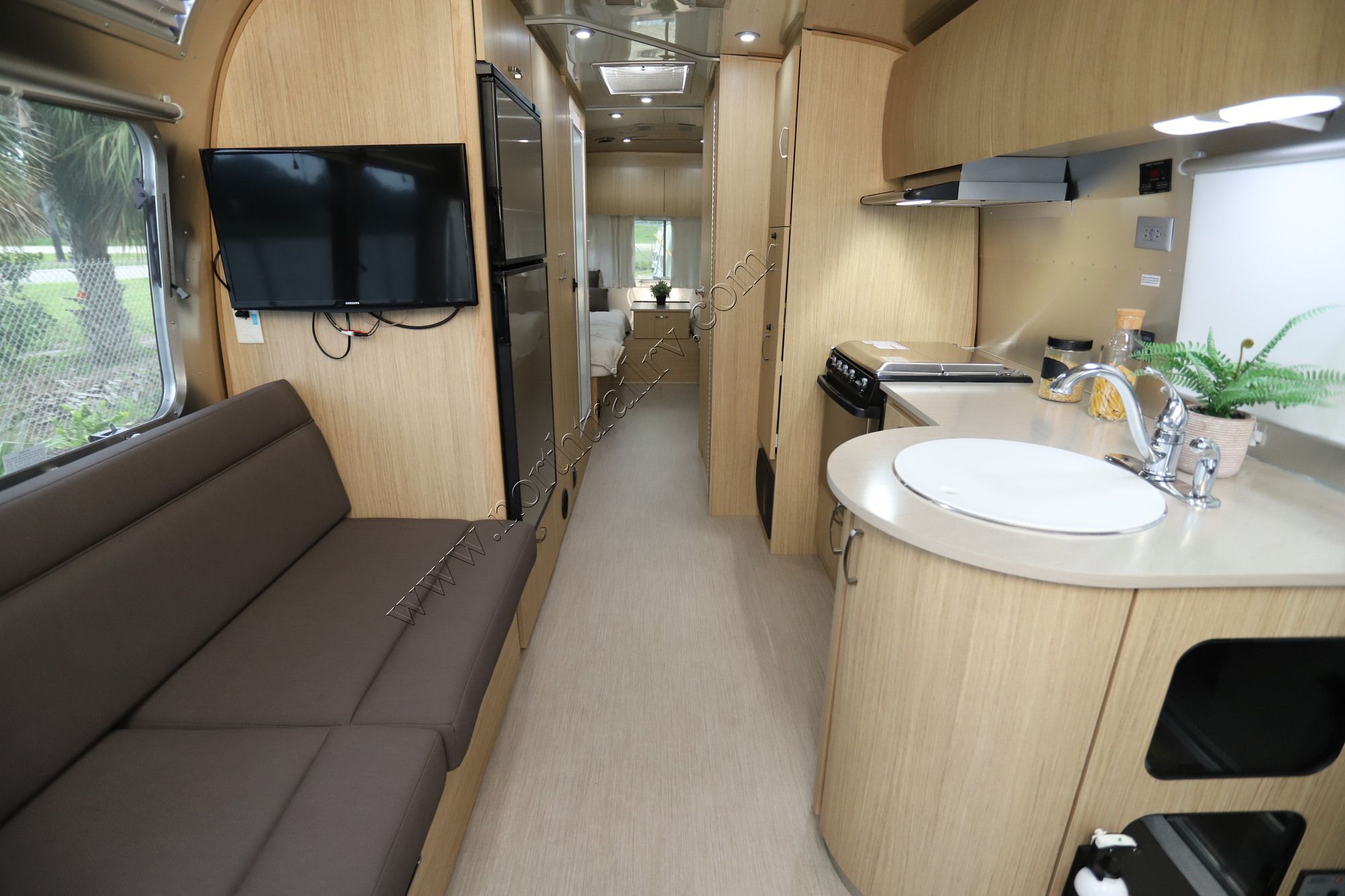 Used 2018 Airstream Flying Cloud 27FB Travel Trailer  For Sale