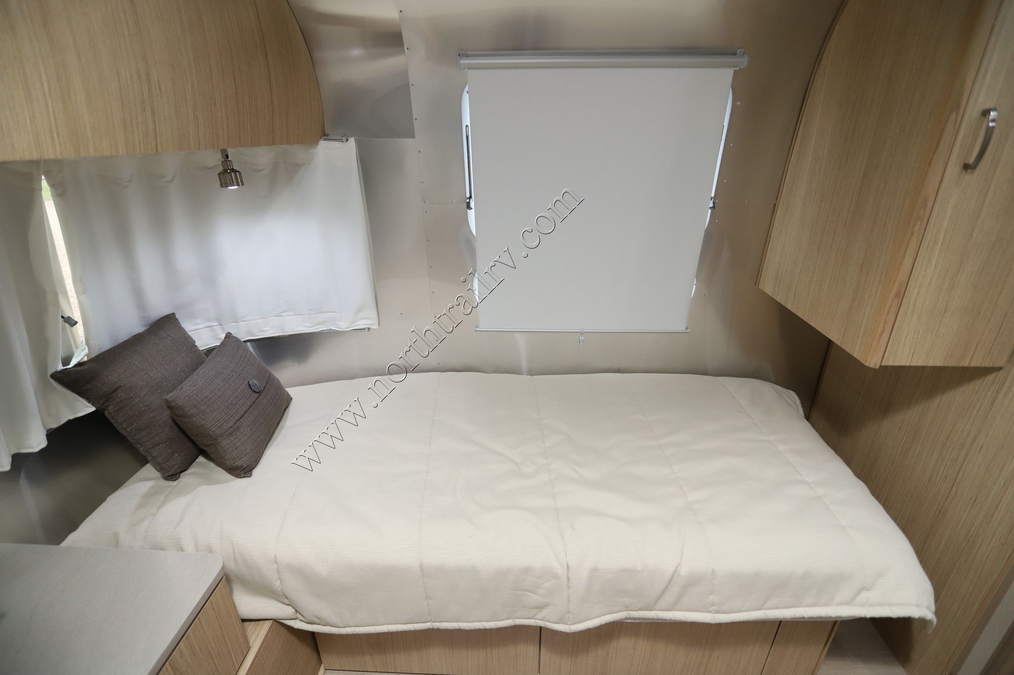 Used 2018 Airstream Flying Cloud 27FB Travel Trailer  For Sale