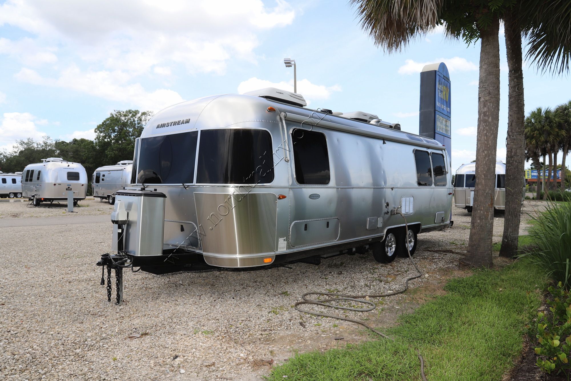 Used 2018 Airstream Flying Cloud 27FB Travel Trailer  For Sale