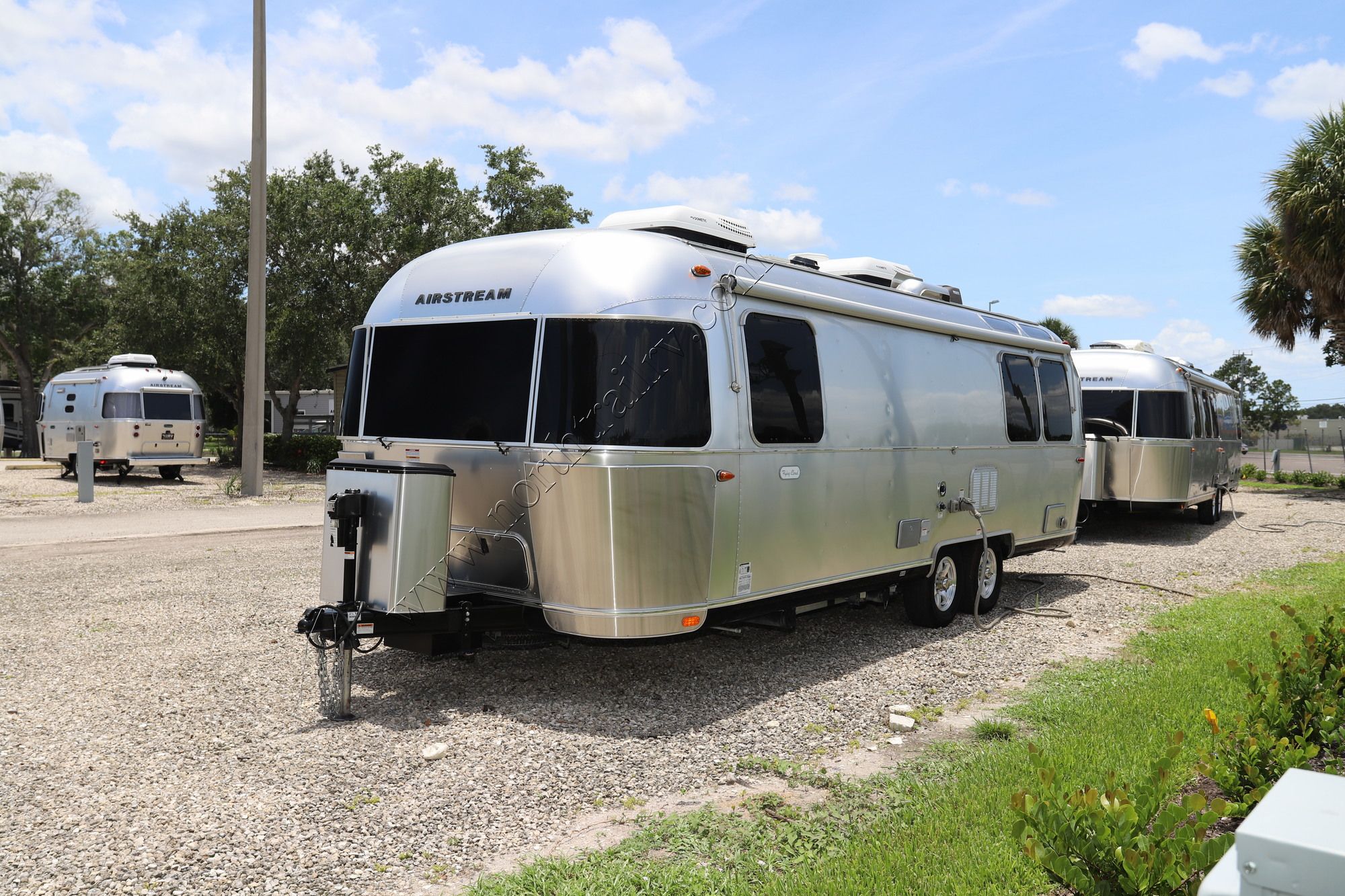 Used 2020 Airstream Flying Cloud 27FB Travel Trailer  For Sale