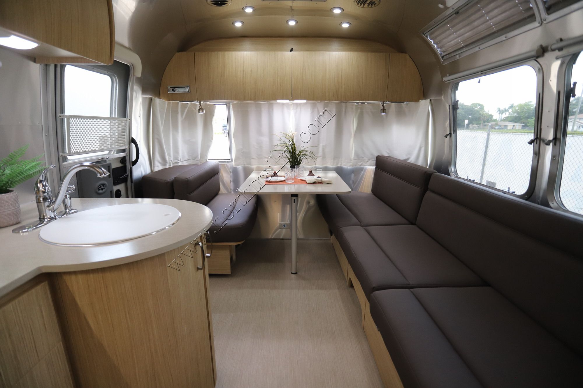 Used 2018 Airstream Flying Cloud 27FB Travel Trailer  For Sale