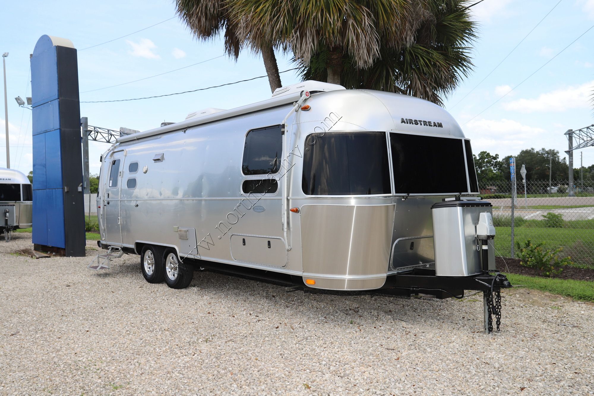 Used 2018 Airstream Flying Cloud 27FB Travel Trailer  For Sale