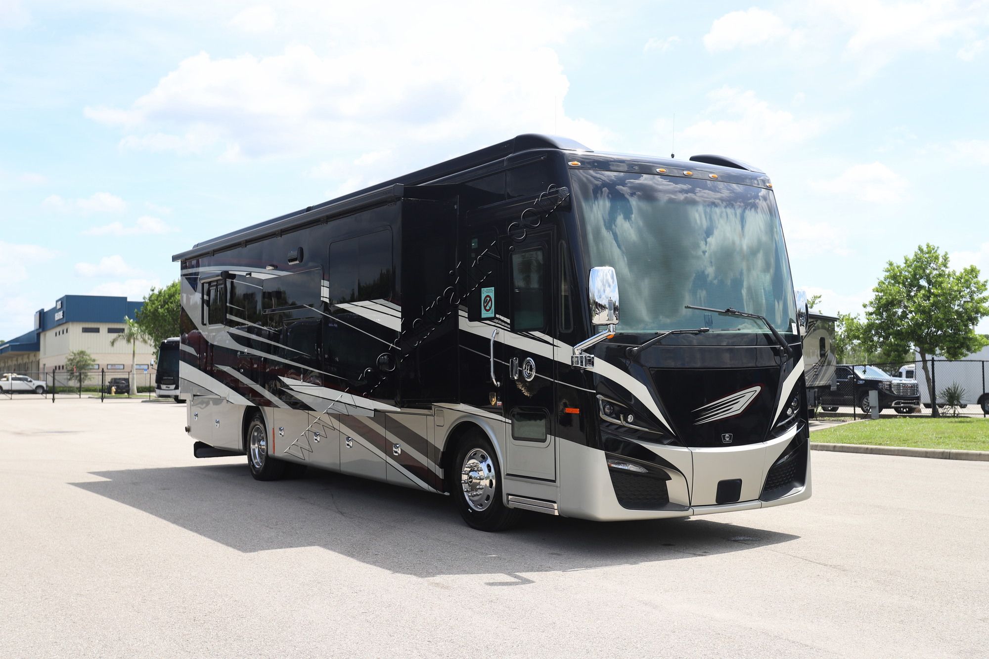 New 2022 Tiffin Motor Homes Phaeton 37BH Class A  For Sale