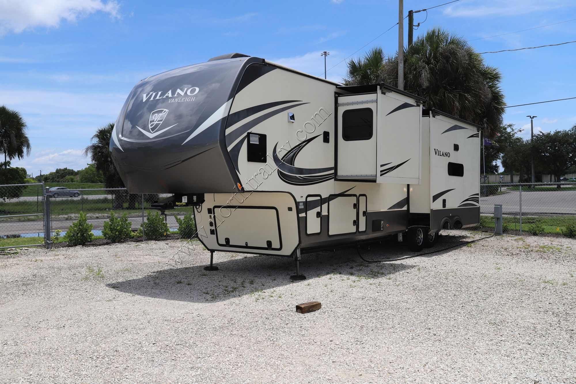 Used 2019 Vanleigh Vilano 370GB Fifth Wheel  For Sale