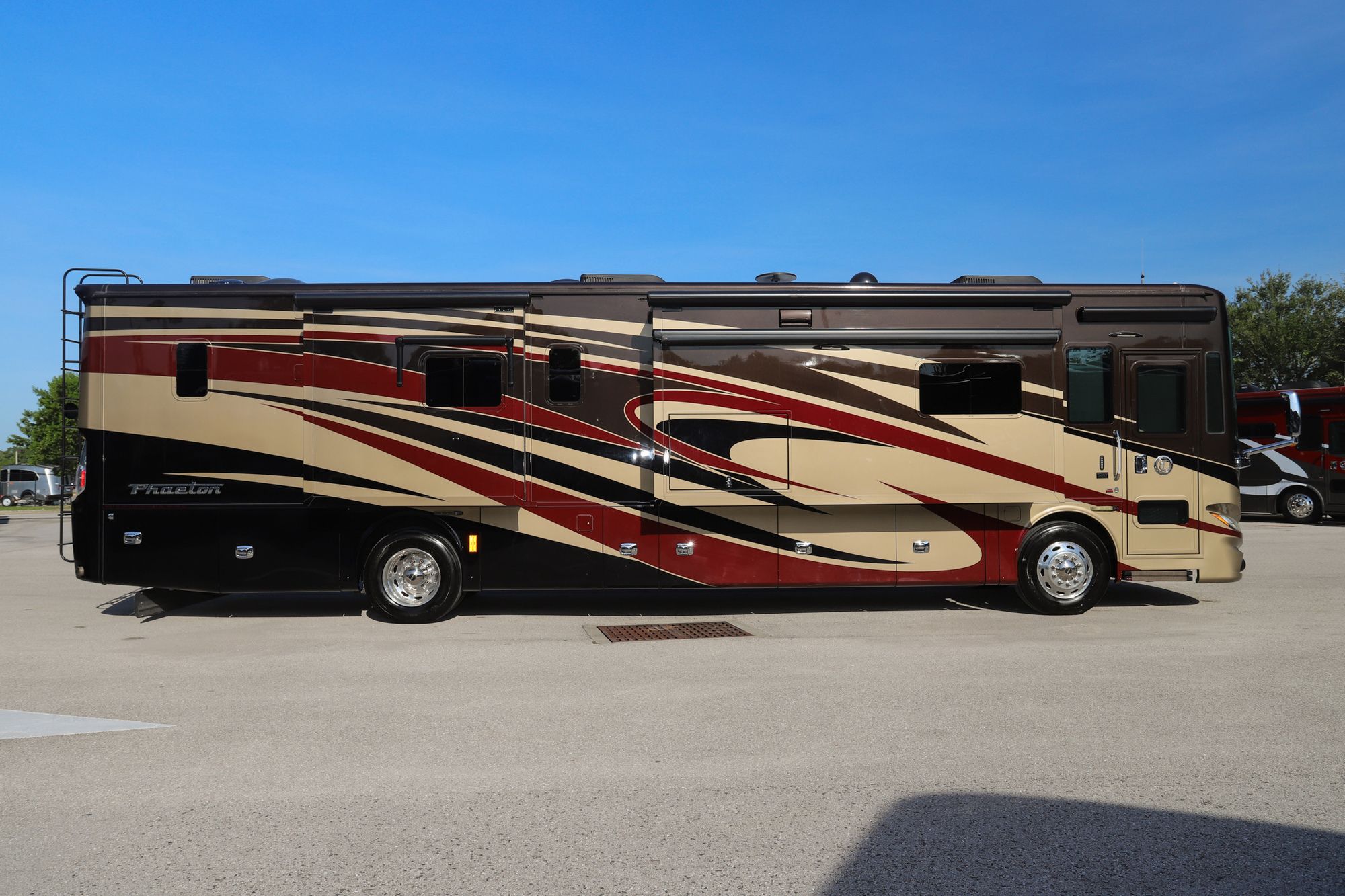 Used 2017 Tiffin Motor Homes Phaeton 40QBH Class A  For Sale