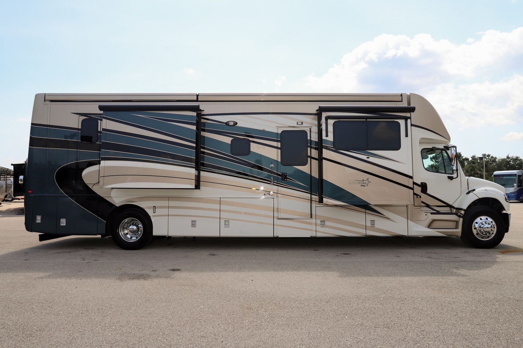 Used 2022 Newmar Super Star 4059 Super C  For Sale