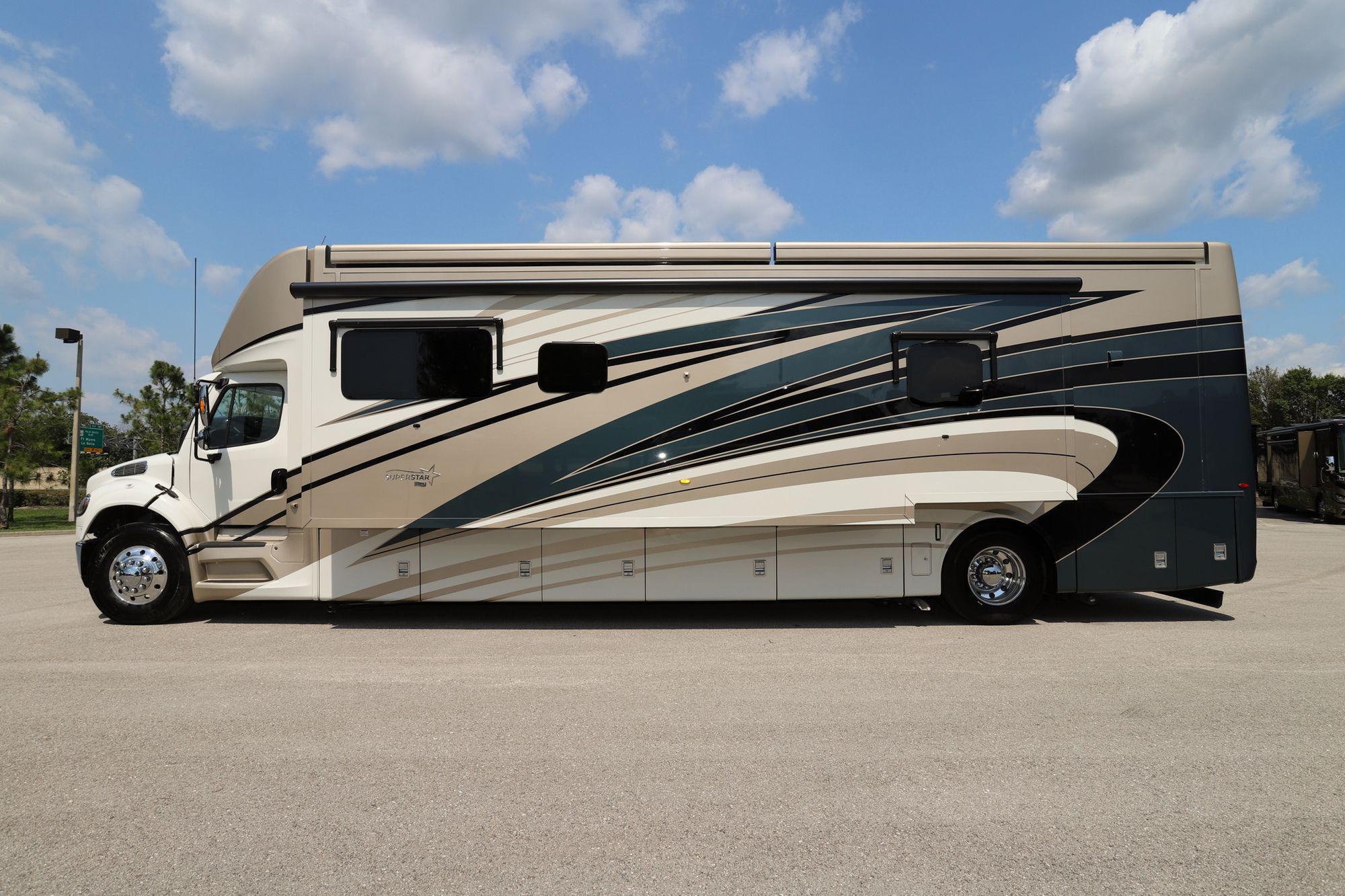 Used 2022 Newmar Super Star 4059 Super C  For Sale