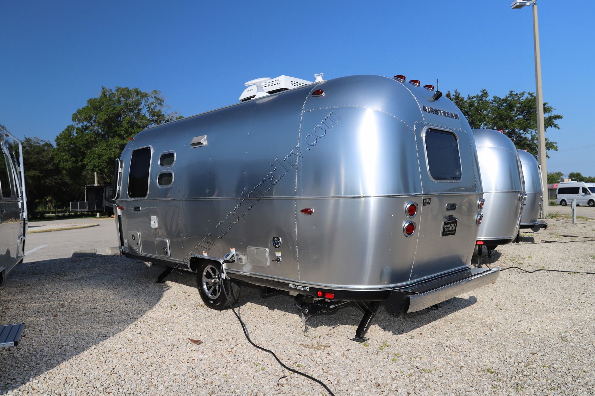 New 2022 Airstream Caravel 22FB Travel Trailer  For Sale