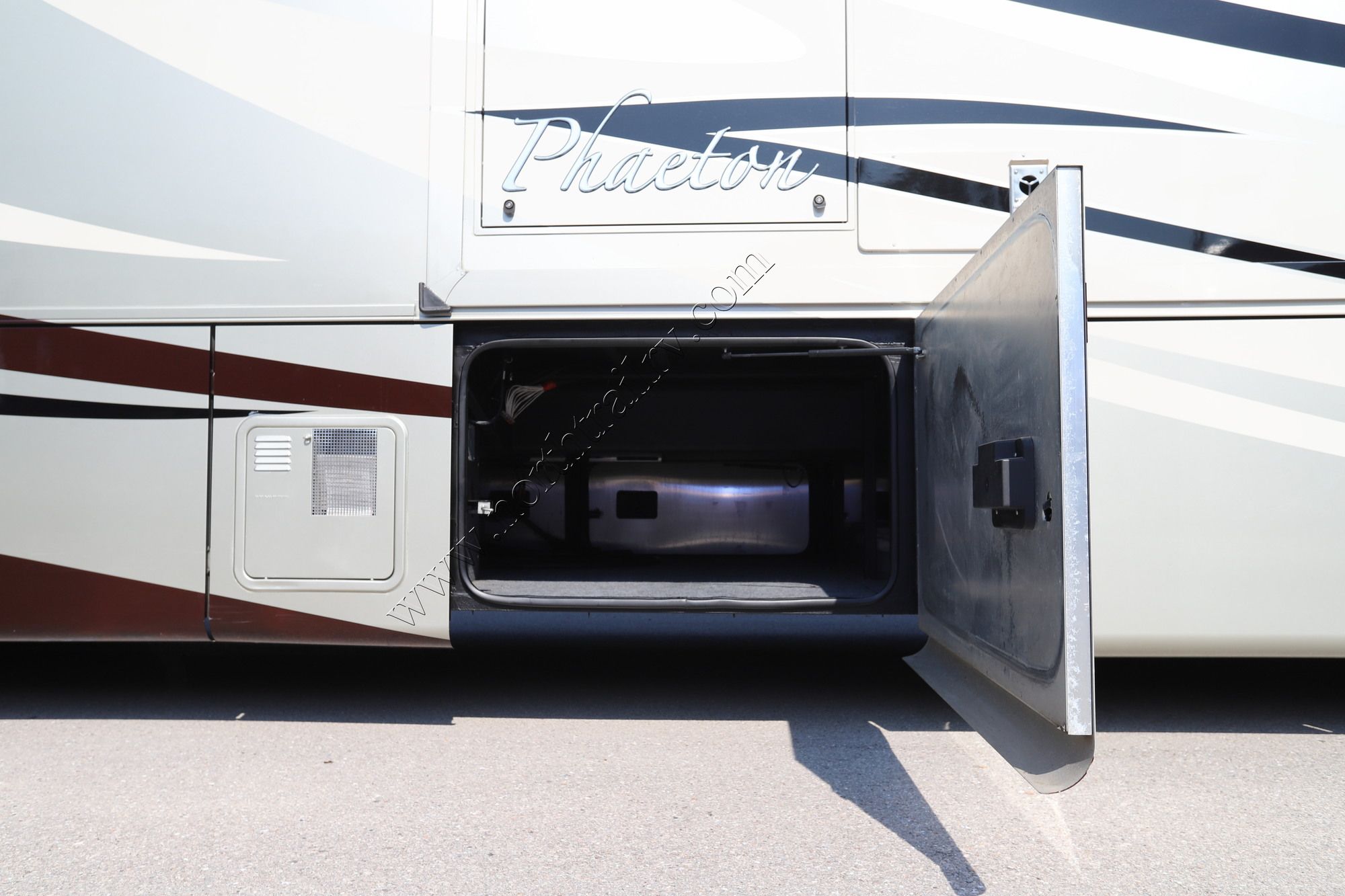 Used 2011 Tiffin Motor Homes Phaeton 42QBH Class A  For Sale
