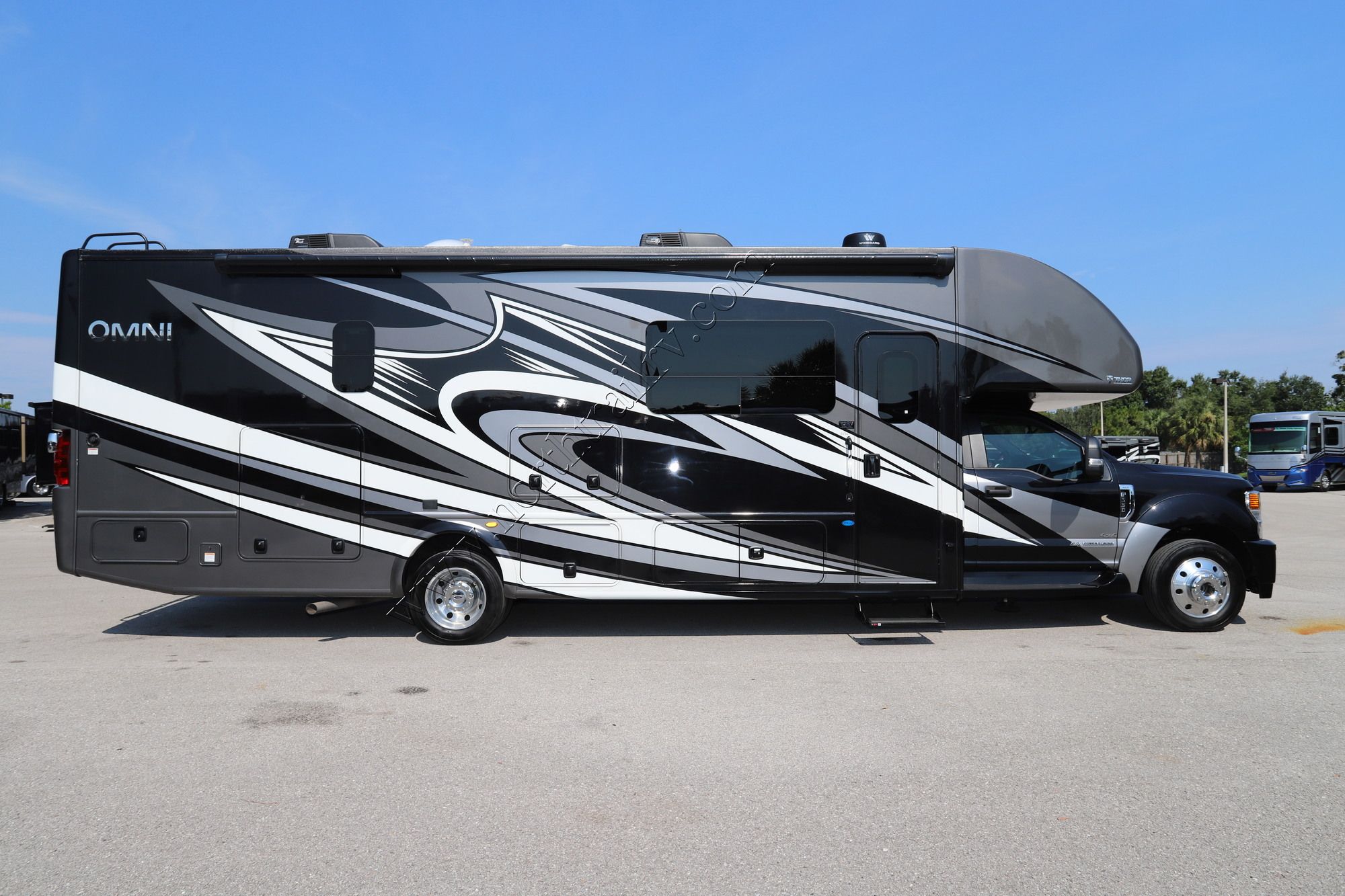 Used 2022 Thor Omni SV34 Class C  For Sale