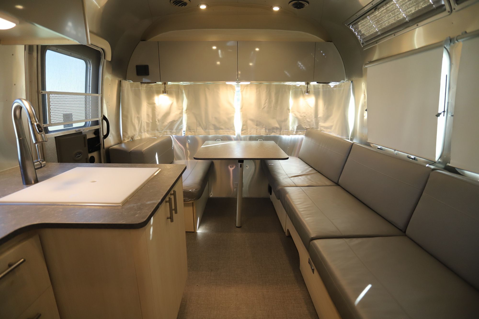 2021 Airstream Flying Cloud 25FB Travel Trailer Used  For Sale