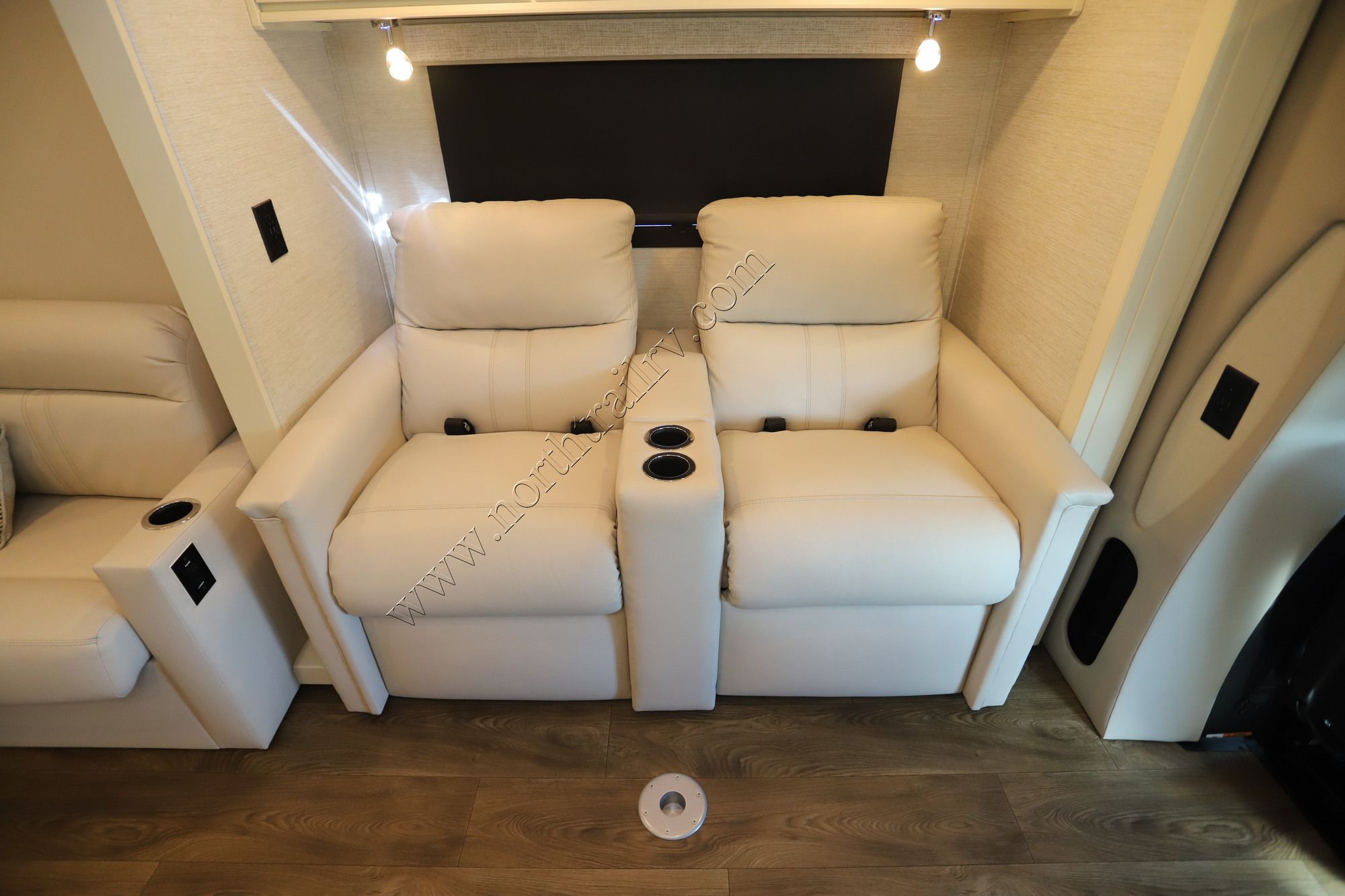 Used 2021 Tiffin Motor Homes Wayfarer 25RW Class C  For Sale