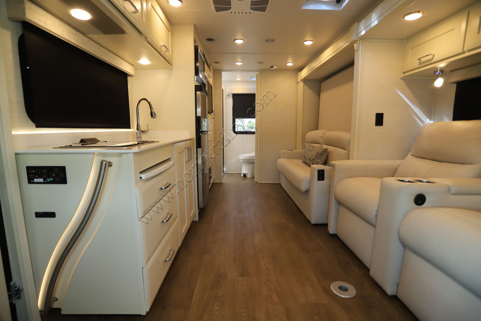 Used 2021 Tiffin Motor Homes Wayfarer 25RW Class C  For Sale