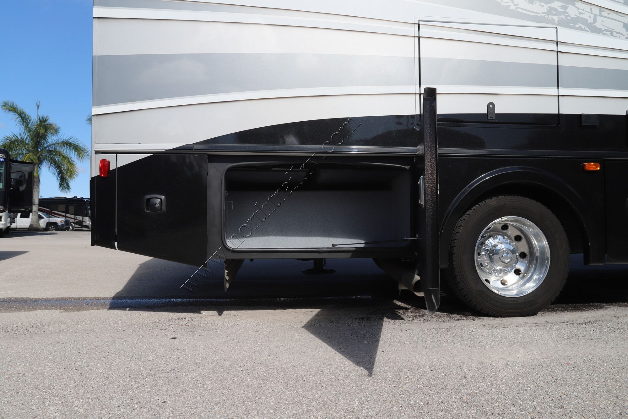 Used 2021 Dynamax Isata 5 30FWD Super C  For Sale