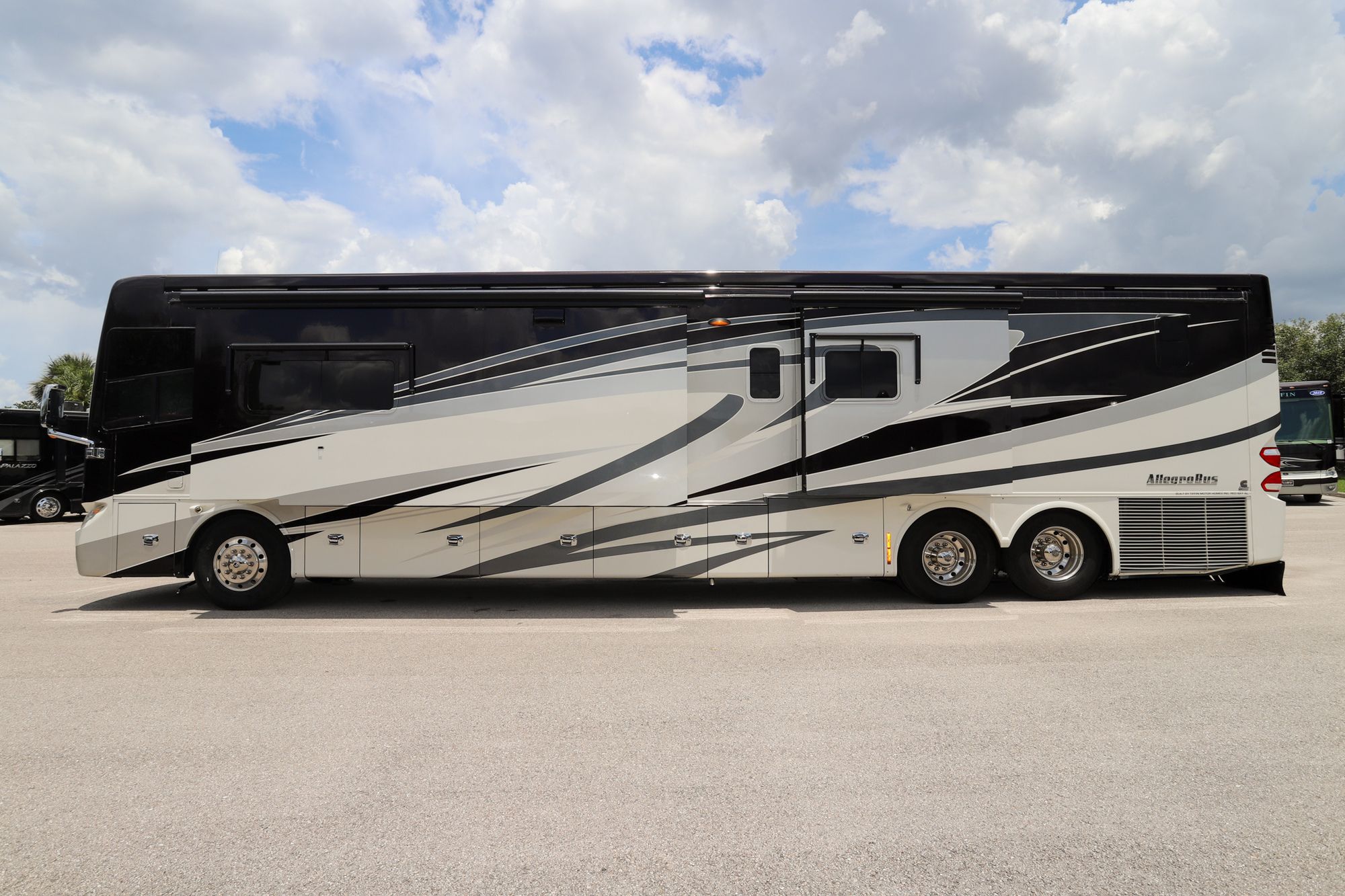 Used 2014 Tiffin Motor Homes Allegro Bus 45LP Class A  For Sale