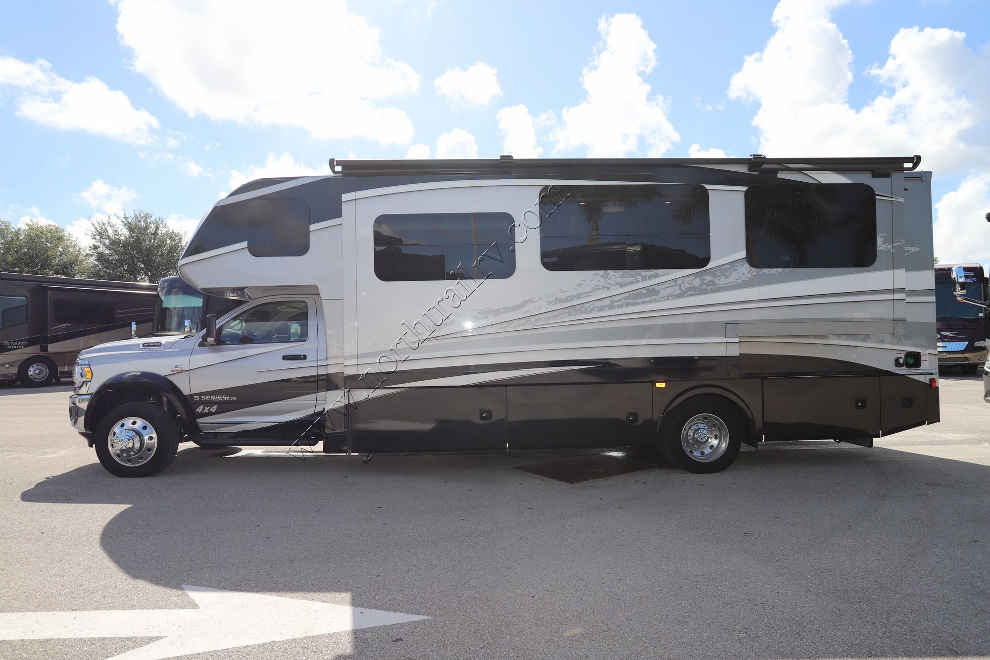 Used 2021 Dynamax Isata 5 30FWD Super C  For Sale