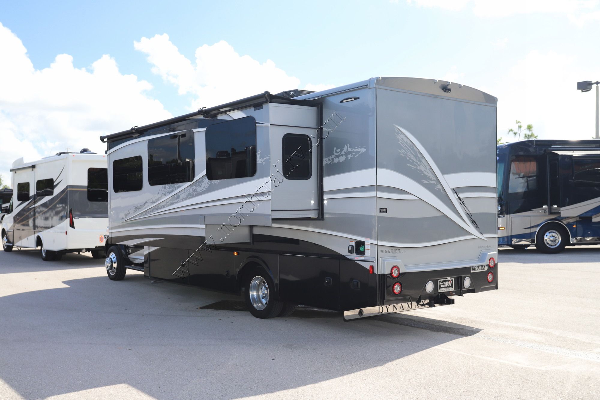 Used 2021 Dynamax Isata 5 30FWD Super C  For Sale