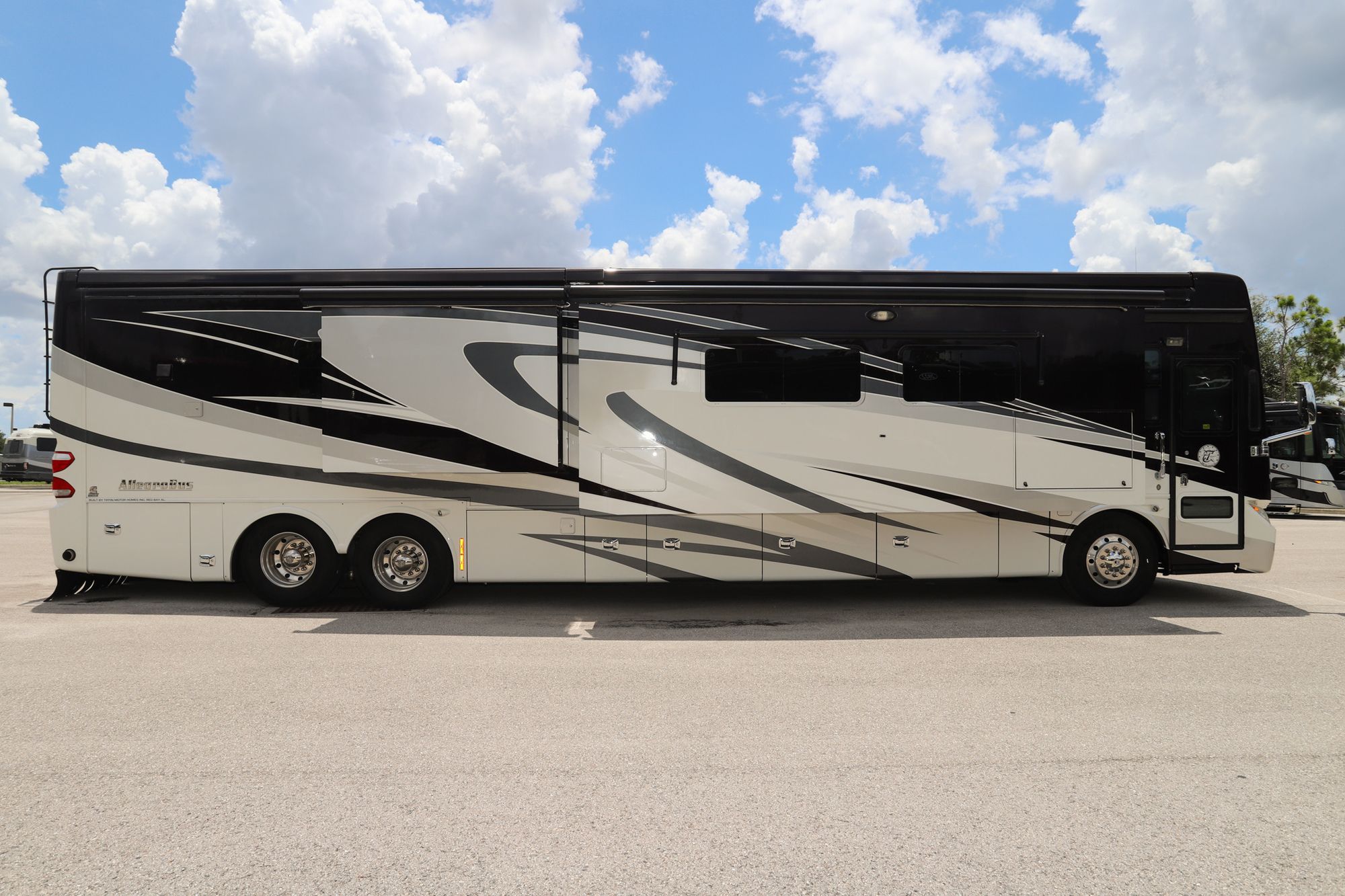 Used 2014 Tiffin Motor Homes Allegro Bus 45LP Class A  For Sale