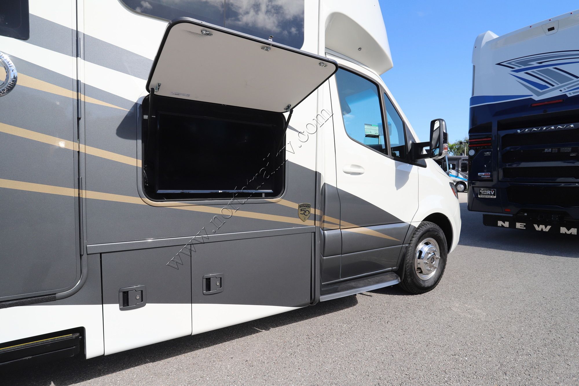 New 2023 Tiffin Motor Homes Wayfarer 25JW Class C  For Sale