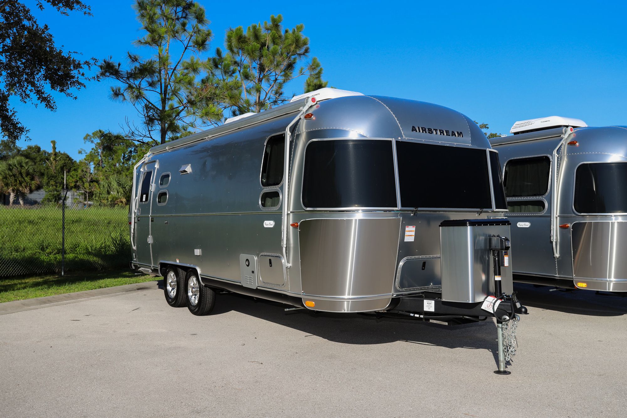 New 2022 Airstream Flying Cloud 25FB Travel Trailer  For Sale