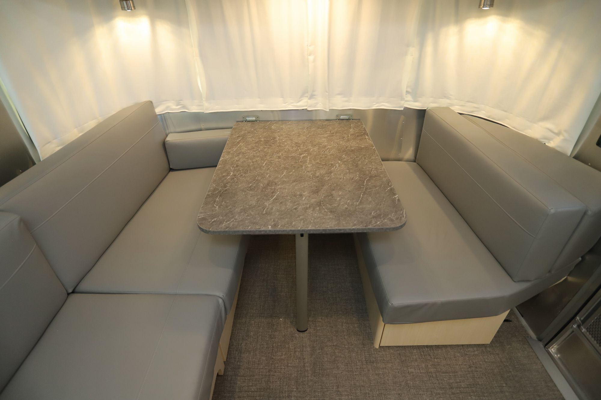 New 2022 Airstream Flying Cloud 23CBB Travel Trailer  For Sale