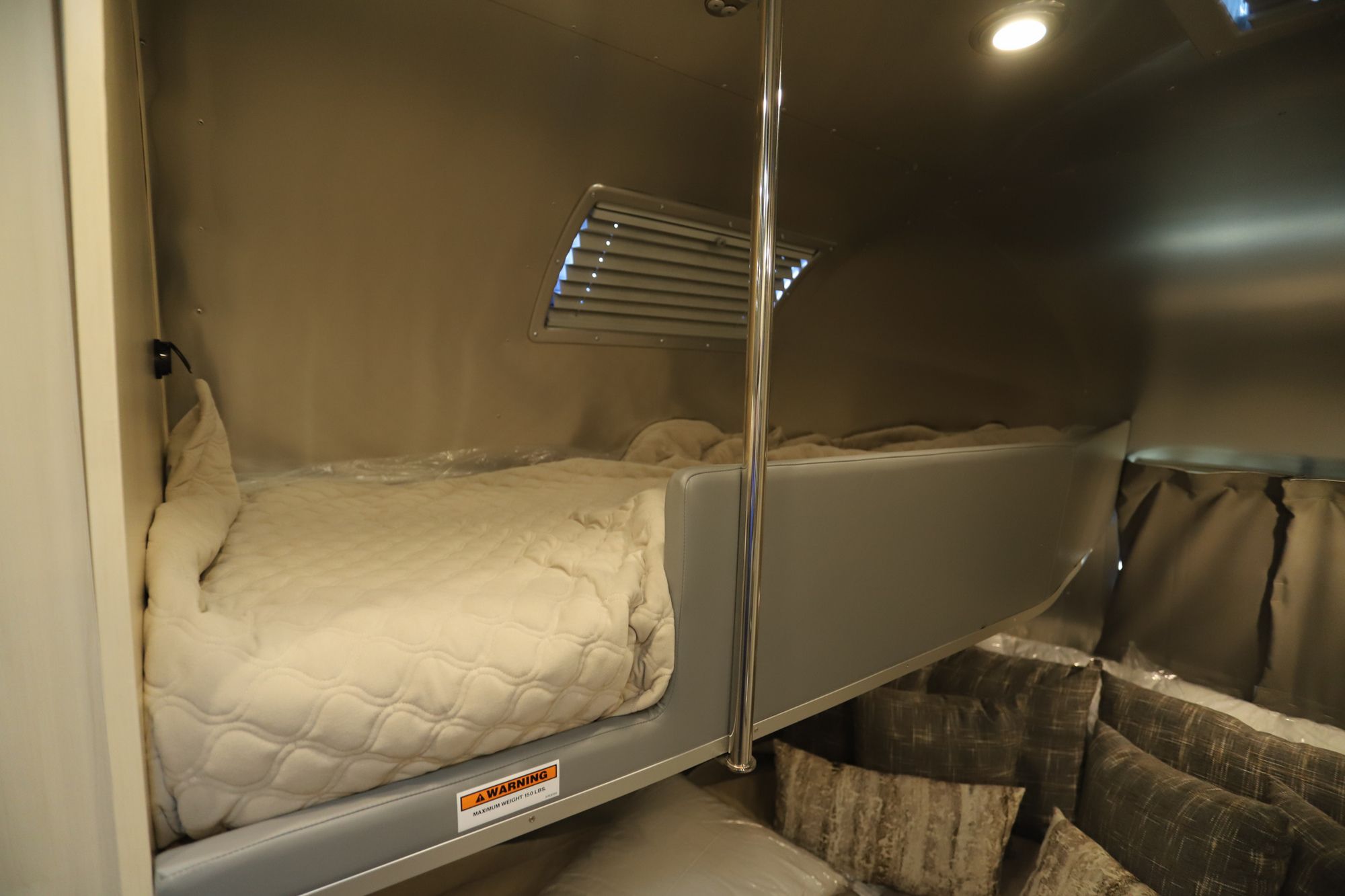 New 2022 Airstream Flying Cloud 23CBB Travel Trailer  For Sale