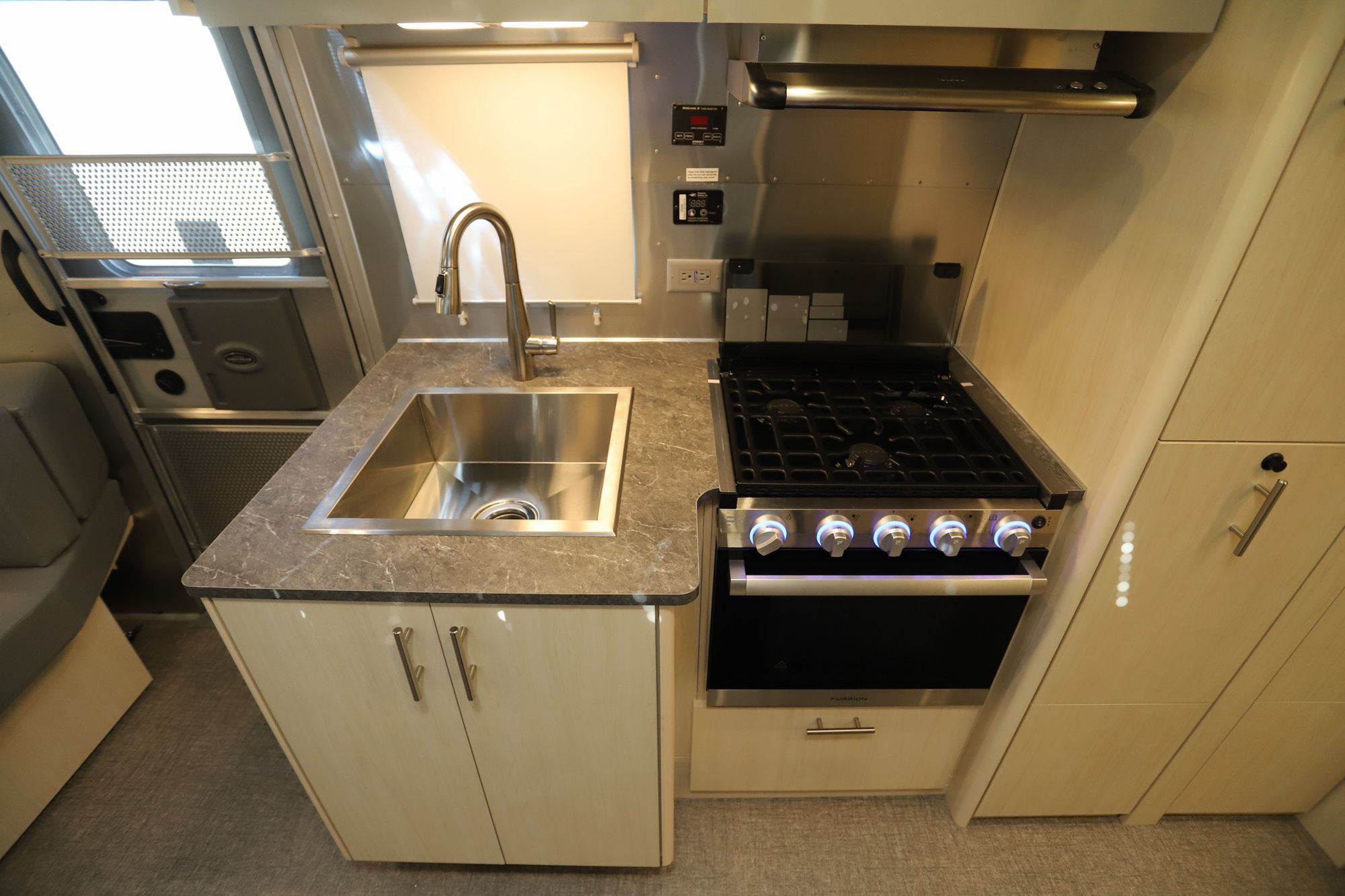 New 2022 Airstream Flying Cloud 23CBB Travel Trailer  For Sale