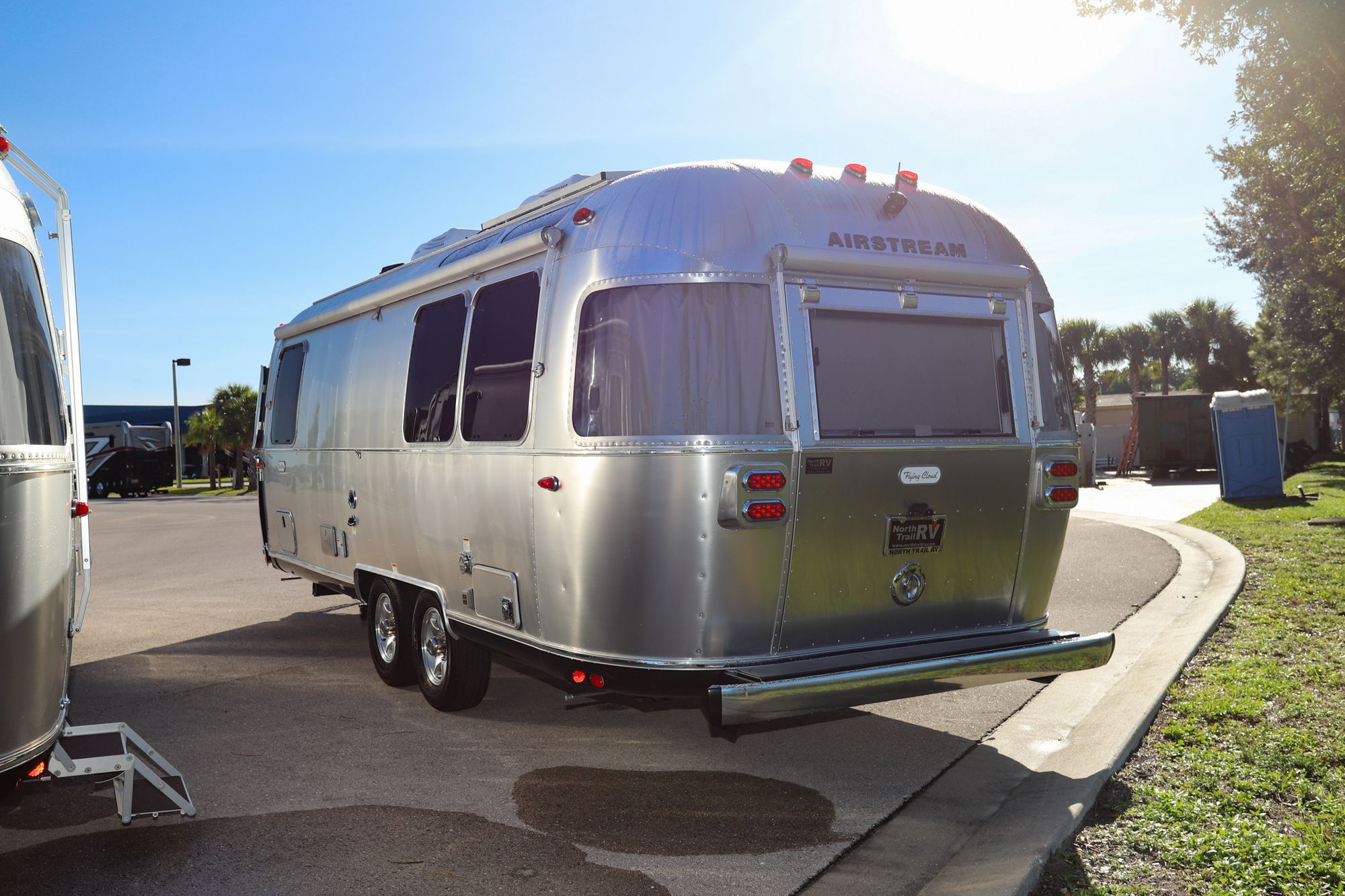 New 2022 Airstream Flying Cloud 25FB Travel Trailer  For Sale