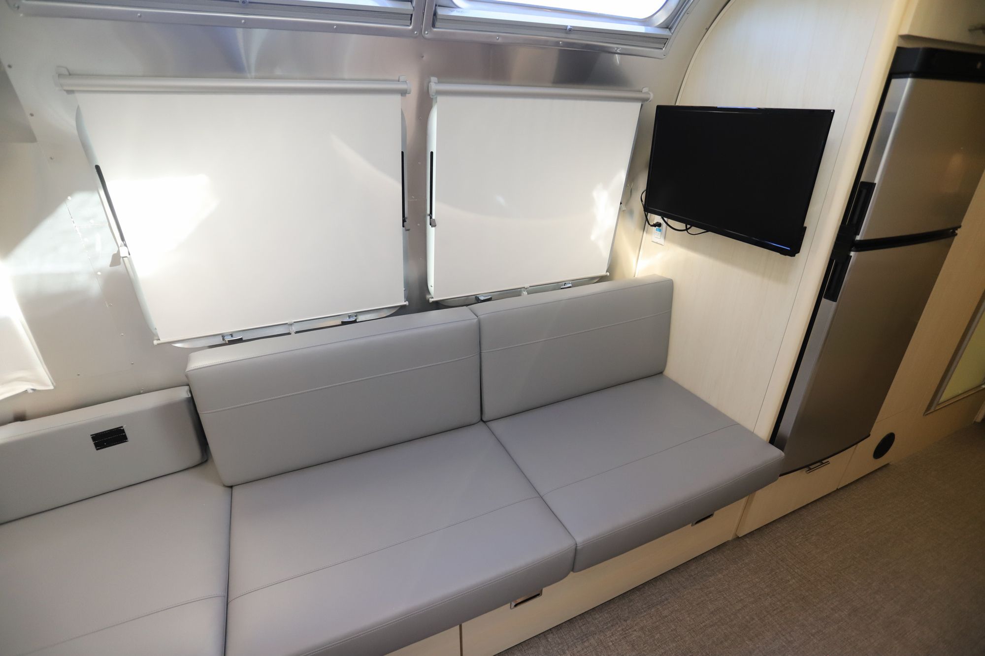 New 2022 Airstream Flying Cloud 25FB Travel Trailer  For Sale